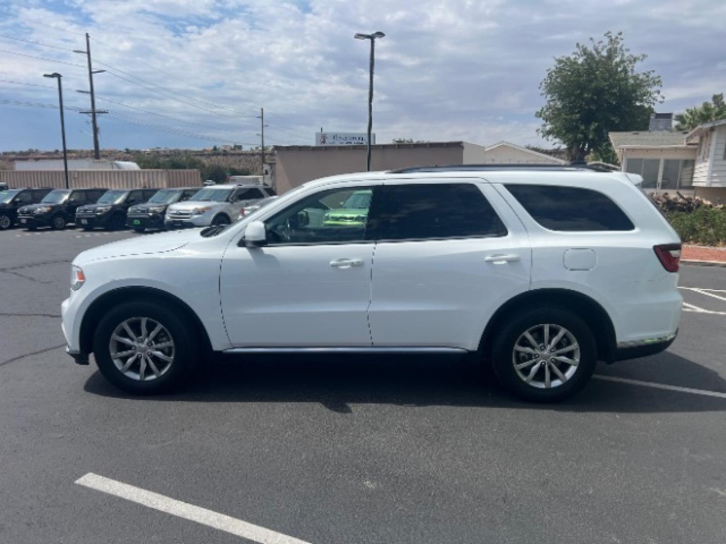 2017 White Knuckle Clearcoat /Black Dodge Durango SXT RWD (1C4RDHAG1HC) with an Pentastar 3.6L V-6 DOHC engine, Automatic transmission, located at 1865 East Red Hills Pkwy, St. George, 84770, (435) 628-0023, 37.120850, -113.543640 - Photo#3