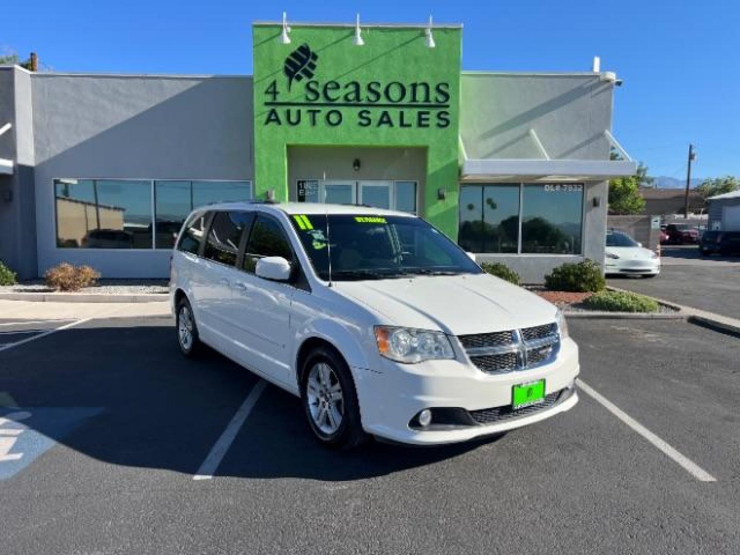 2011 Stone White /Black/Light Graystone Cloth Interior Dodge Grand Caravan Crew (2D4RN5DG0BR) with an 3.6L V6 DOHC 24V engine, 6-Speed Automatic transmission, located at 1865 East Red Hills Pkwy, St. George, 84770, (435) 628-0023, 37.120850, -113.543640 - We specialize in helping ALL people get the best financing available. No matter your credit score, good, bad or none we can get you an amazing rate. Had a bankruptcy, divorce, or repossessions? We give you the green light to get your credit back on the road. Low down and affordable payments that fit - Photo#0