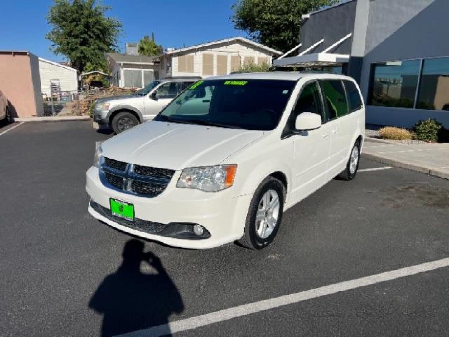 2011 Stone White /Black/Light Graystone Cloth Interior Dodge Grand Caravan Crew (2D4RN5DG0BR) with an 3.6L V6 DOHC 24V engine, 6-Speed Automatic transmission, located at 1865 East Red Hills Pkwy, St. George, 84770, (435) 628-0023, 37.120850, -113.543640 - We specialize in helping ALL people get the best financing available. No matter your credit score, good, bad or none we can get you an amazing rate. Had a bankruptcy, divorce, or repossessions? We give you the green light to get your credit back on the road. Low down and affordable payments that fit - Photo#2
