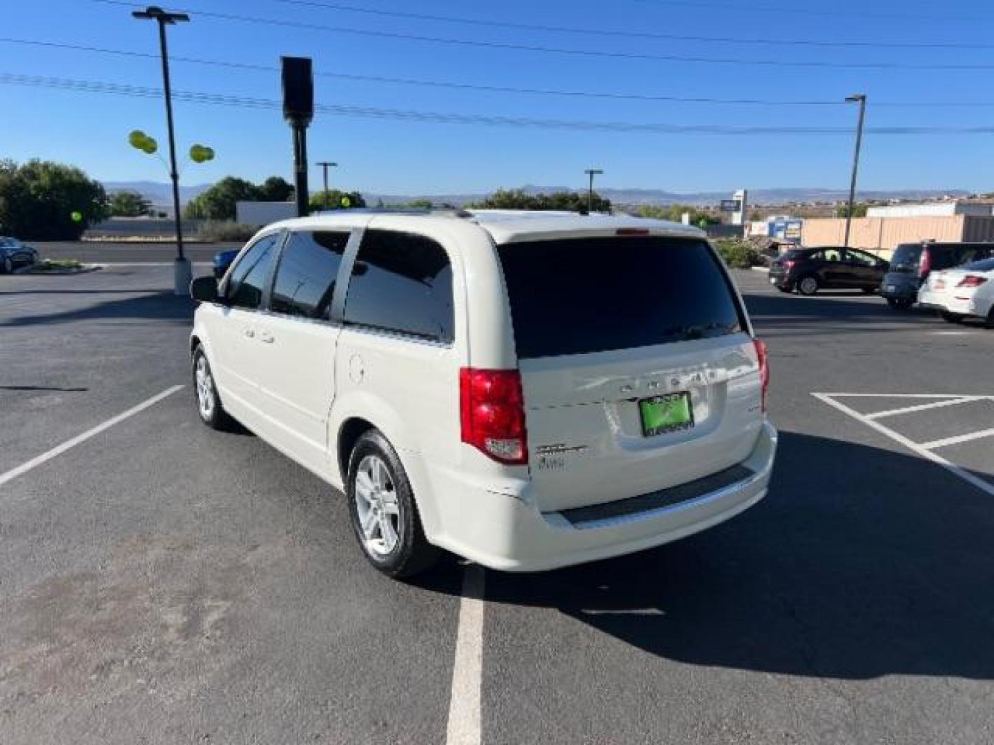 2011 Stone White /Black/Light Graystone Cloth Interior Dodge Grand Caravan Crew (2D4RN5DG0BR) with an 3.6L V6 DOHC 24V engine, 6-Speed Automatic transmission, located at 1865 East Red Hills Pkwy, St. George, 84770, (435) 628-0023, 37.120850, -113.543640 - We specialize in helping ALL people get the best financing available. No matter your credit score, good, bad or none we can get you an amazing rate. Had a bankruptcy, divorce, or repossessions? We give you the green light to get your credit back on the road. Low down and affordable payments that fit - Photo#4