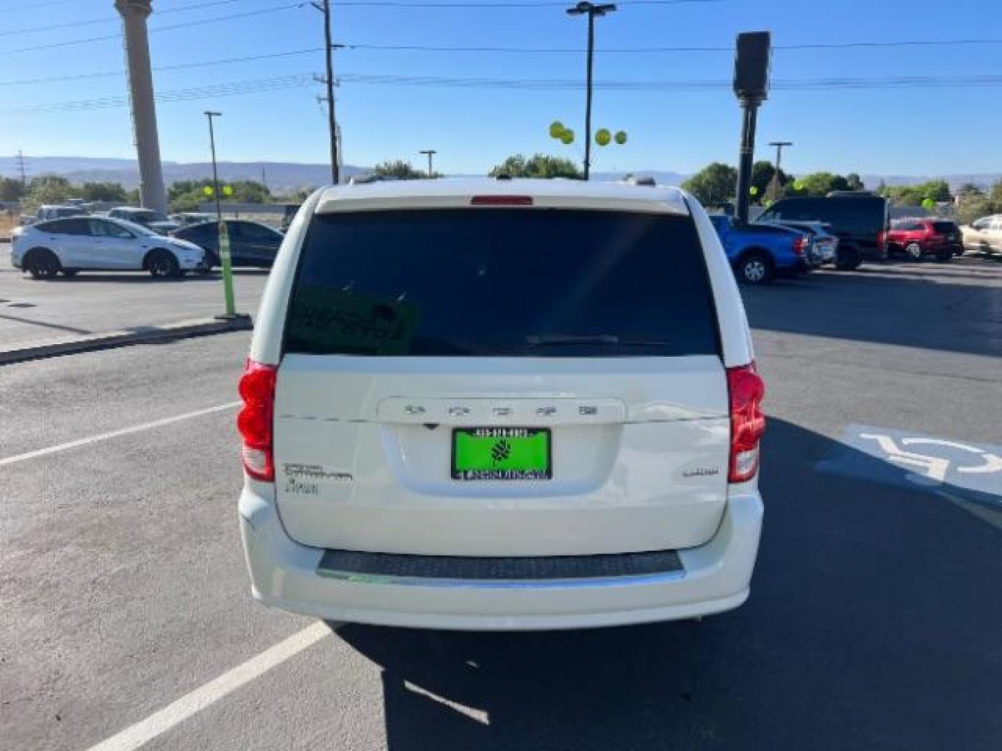 2011 Stone White /Black/Light Graystone Cloth Interior Dodge Grand Caravan Crew (2D4RN5DG0BR) with an 3.6L V6 DOHC 24V engine, 6-Speed Automatic transmission, located at 1865 East Red Hills Pkwy, St. George, 84770, (435) 628-0023, 37.120850, -113.543640 - We specialize in helping ALL people get the best financing available. No matter your credit score, good, bad or none we can get you an amazing rate. Had a bankruptcy, divorce, or repossessions? We give you the green light to get your credit back on the road. Low down and affordable payments that fit - Photo#5