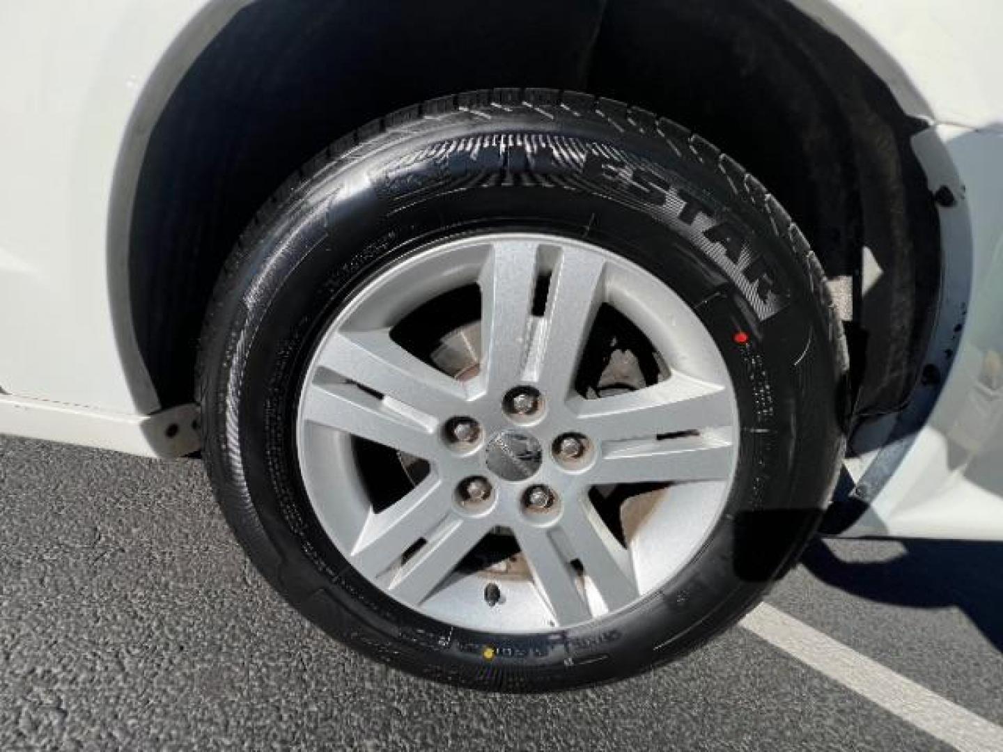 2011 Stone White /Black/Light Graystone Cloth Interior Dodge Grand Caravan Crew (2D4RN5DG0BR) with an 3.6L V6 DOHC 24V engine, 6-Speed Automatic transmission, located at 1865 East Red Hills Pkwy, St. George, 84770, (435) 628-0023, 37.120850, -113.543640 - We specialize in helping ALL people get the best financing available. No matter your credit score, good, bad or none we can get you an amazing rate. Had a bankruptcy, divorce, or repossessions? We give you the green light to get your credit back on the road. Low down and affordable payments that fit - Photo#11