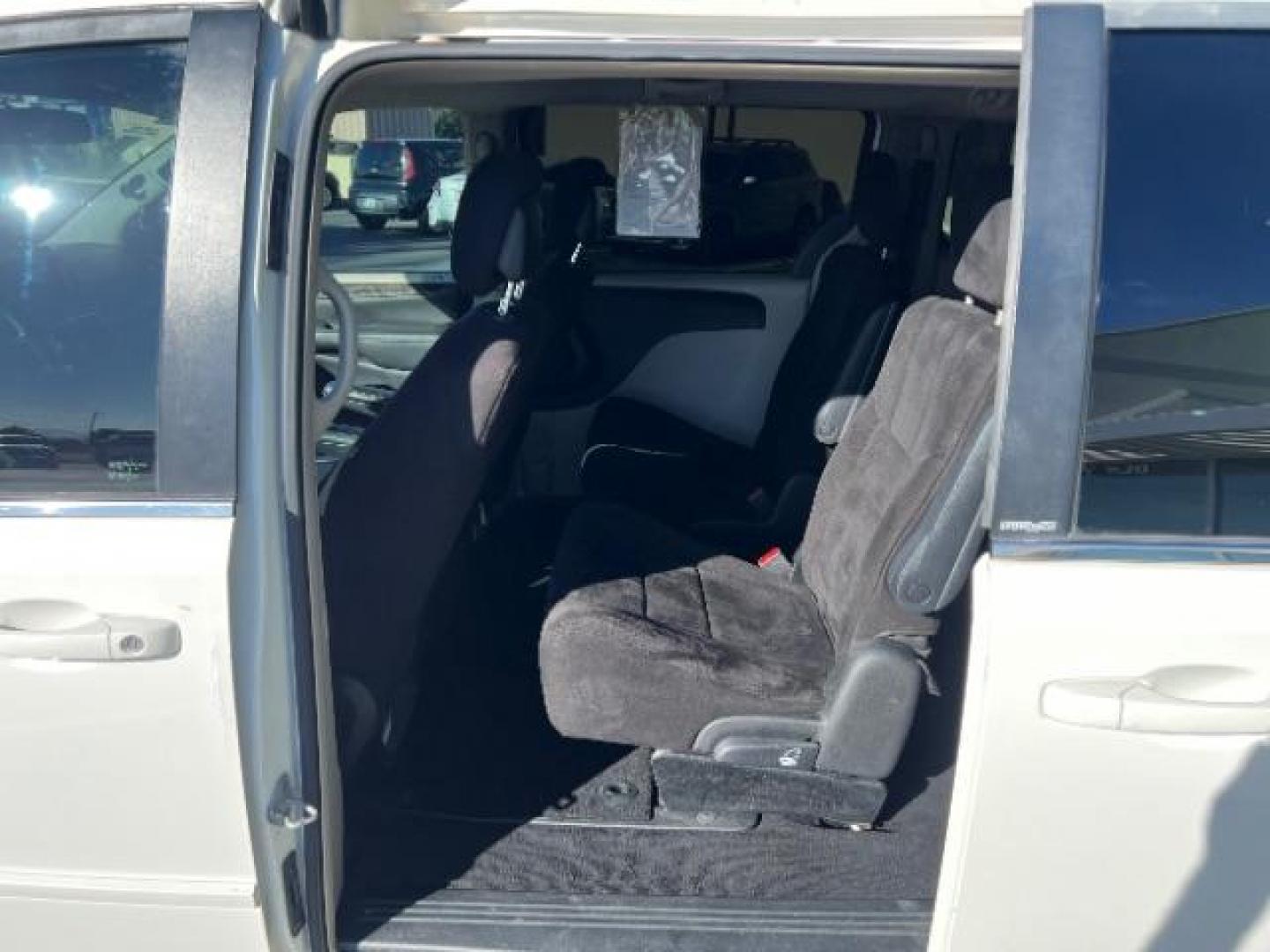 2011 Stone White /Black/Light Graystone Cloth Interior Dodge Grand Caravan Crew (2D4RN5DG0BR) with an 3.6L V6 DOHC 24V engine, 6-Speed Automatic transmission, located at 1865 East Red Hills Pkwy, St. George, 84770, (435) 628-0023, 37.120850, -113.543640 - We specialize in helping ALL people get the best financing available. No matter your credit score, good, bad or none we can get you an amazing rate. Had a bankruptcy, divorce, or repossessions? We give you the green light to get your credit back on the road. Low down and affordable payments that fit - Photo#19