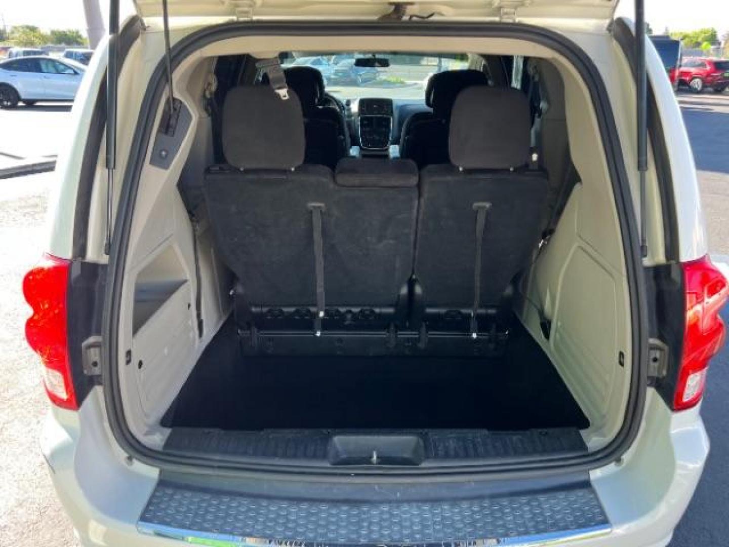 2011 Stone White /Black/Light Graystone Cloth Interior Dodge Grand Caravan Crew (2D4RN5DG0BR) with an 3.6L V6 DOHC 24V engine, 6-Speed Automatic transmission, located at 1865 East Red Hills Pkwy, St. George, 84770, (435) 628-0023, 37.120850, -113.543640 - We specialize in helping ALL people get the best financing available. No matter your credit score, good, bad or none we can get you an amazing rate. Had a bankruptcy, divorce, or repossessions? We give you the green light to get your credit back on the road. Low down and affordable payments that fit - Photo#25
