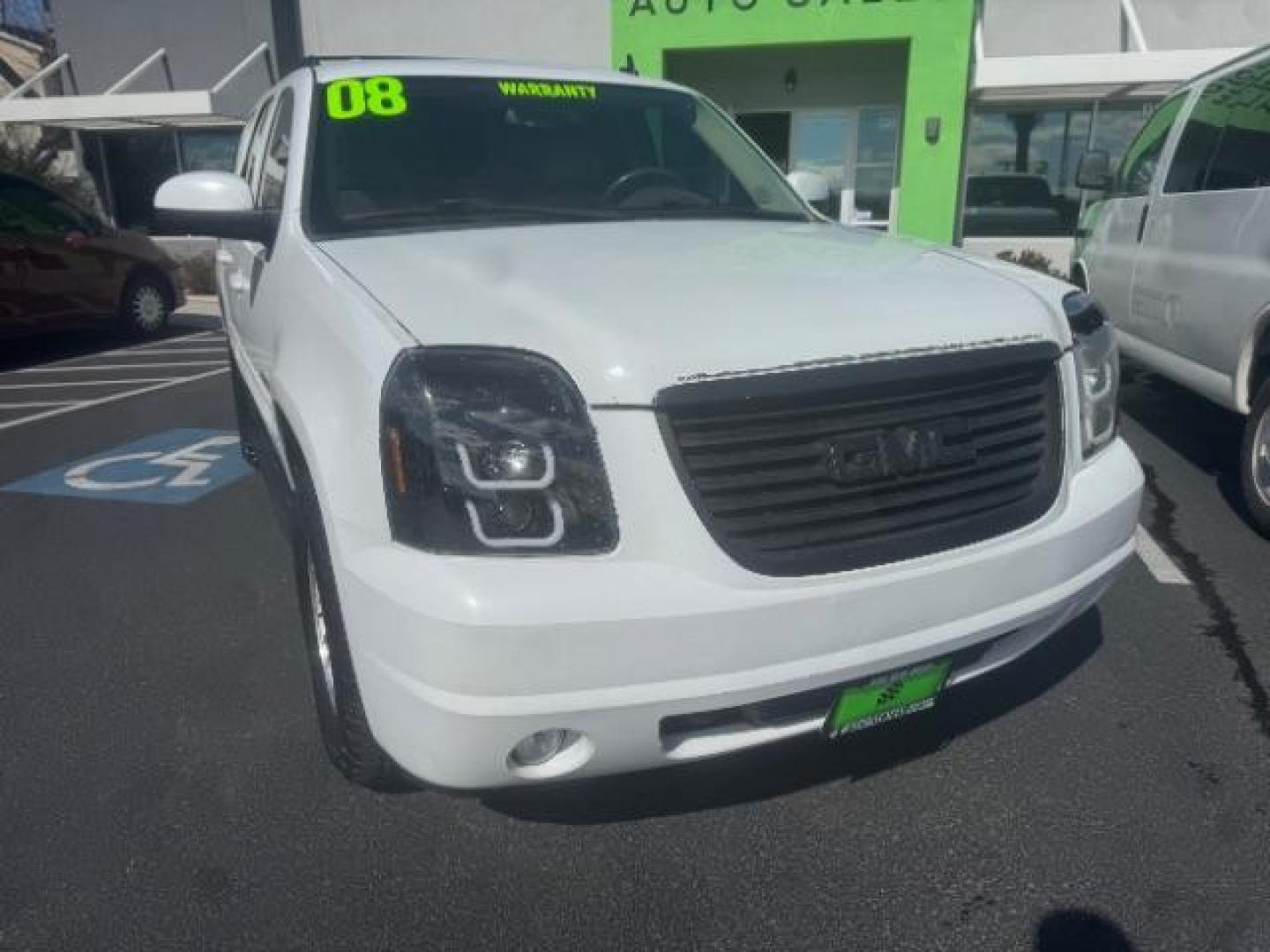 2008 White Diamond Tricoat /Ebony Cloth Interior GMC Yukon SLE-1 4WD (1GKFK13018J) with an 5.3L V8 OHV 16V FFV engine, 6-Speed Automatic transmission, located at 1865 East Red Hills Pkwy, St. George, 84770, (435) 628-0023, 37.120850, -113.543640 - Photo#1