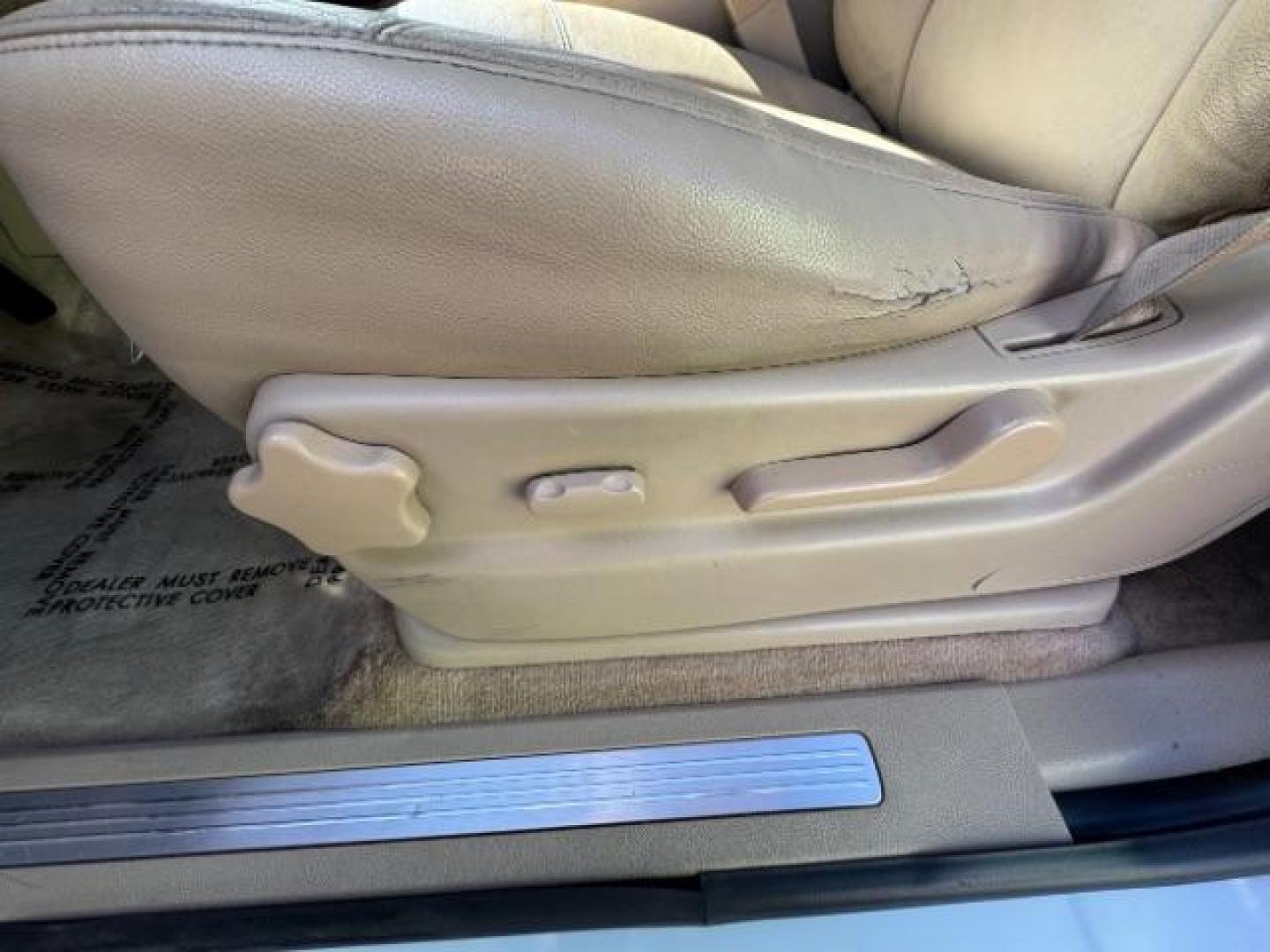 2008 White Diamond Tricoat /Ebony Cloth Interior GMC Yukon SLE-1 4WD (1GKFK13018J) with an 5.3L V8 OHV 16V FFV engine, 6-Speed Automatic transmission, located at 1865 East Red Hills Pkwy, St. George, 84770, (435) 628-0023, 37.120850, -113.543640 - Photo#10