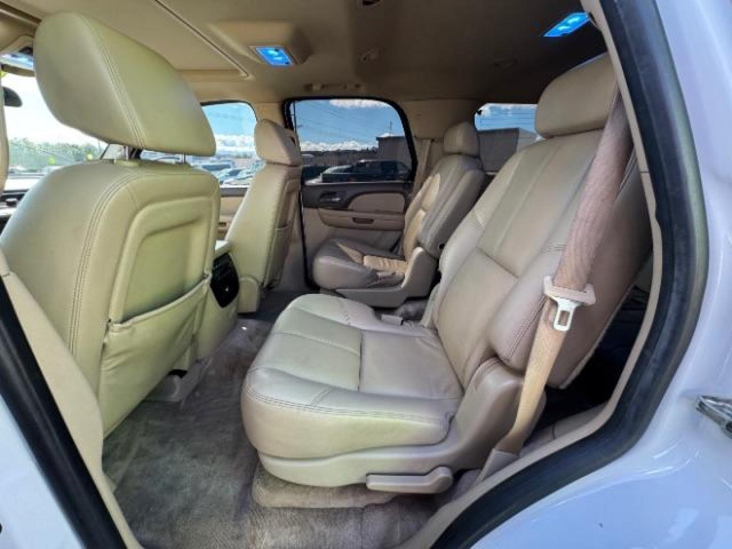 2008 White Diamond Tricoat /Ebony Cloth Interior GMC Yukon SLE-1 4WD (1GKFK13018J) with an 5.3L V8 OHV 16V FFV engine, 6-Speed Automatic transmission, located at 1865 East Red Hills Pkwy, St. George, 84770, (435) 628-0023, 37.120850, -113.543640 - Photo#16