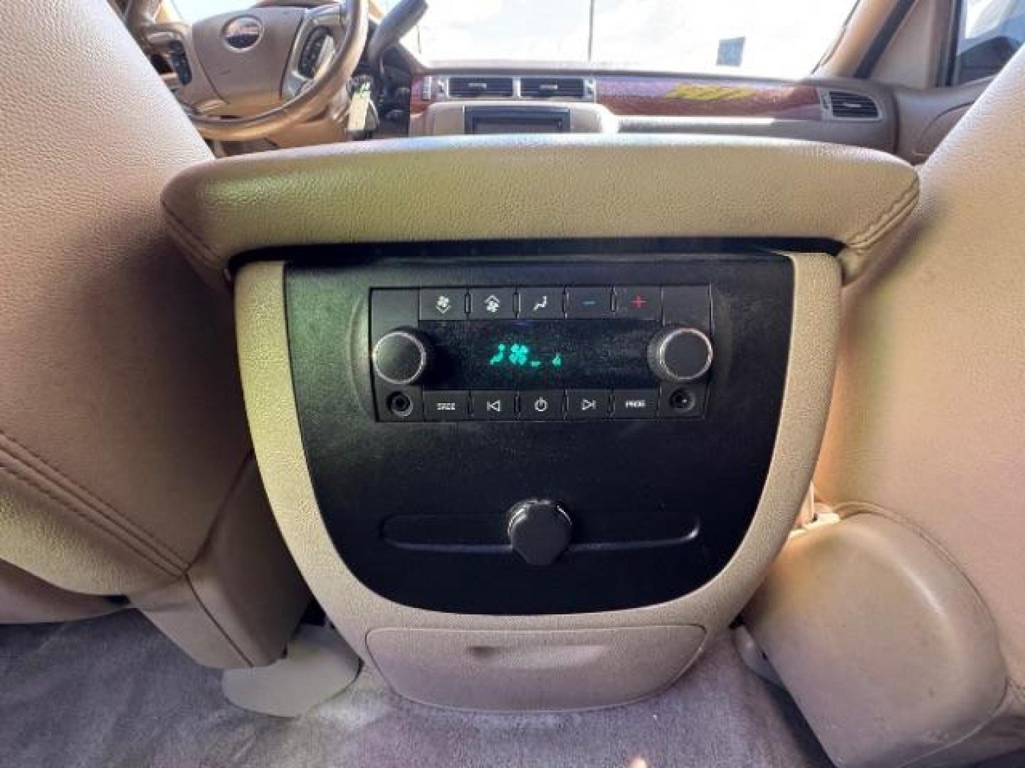 2008 White Diamond Tricoat /Ebony Cloth Interior GMC Yukon SLE-1 4WD (1GKFK13018J) with an 5.3L V8 OHV 16V FFV engine, 6-Speed Automatic transmission, located at 1865 East Red Hills Pkwy, St. George, 84770, (435) 628-0023, 37.120850, -113.543640 - Photo#17