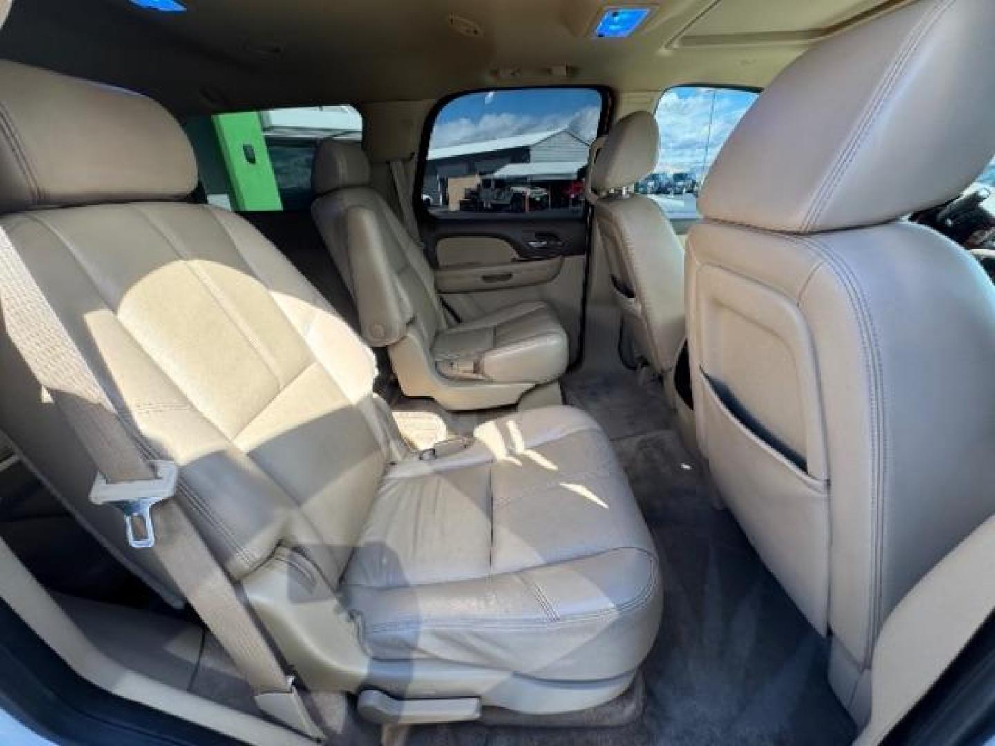 2008 White Diamond Tricoat /Ebony Cloth Interior GMC Yukon SLE-1 4WD (1GKFK13018J) with an 5.3L V8 OHV 16V FFV engine, 6-Speed Automatic transmission, located at 1865 East Red Hills Pkwy, St. George, 84770, (435) 628-0023, 37.120850, -113.543640 - Photo#21