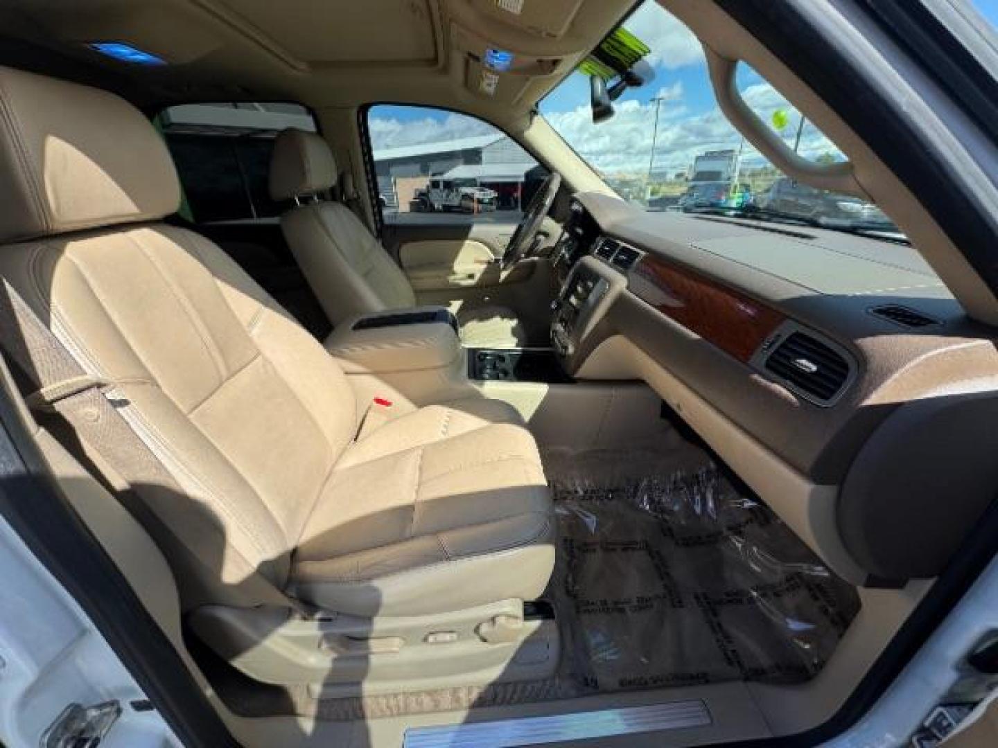 2008 White Diamond Tricoat /Ebony Cloth Interior GMC Yukon SLE-1 4WD (1GKFK13018J) with an 5.3L V8 OHV 16V FFV engine, 6-Speed Automatic transmission, located at 1865 East Red Hills Pkwy, St. George, 84770, (435) 628-0023, 37.120850, -113.543640 - Photo#22