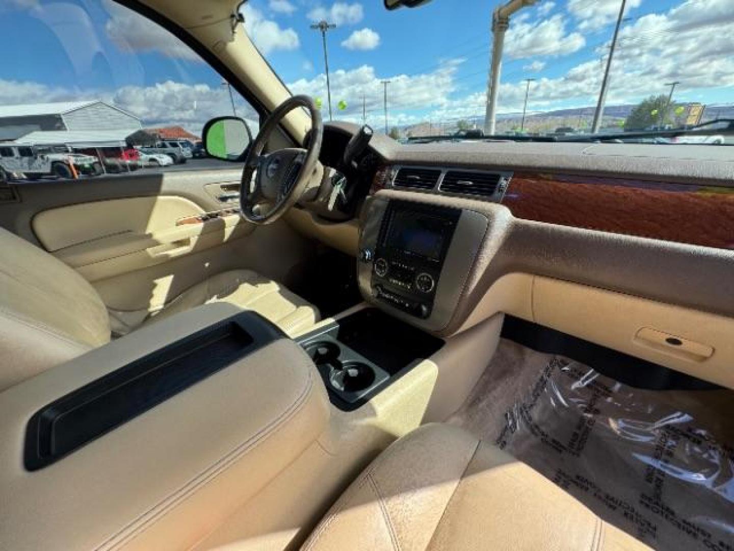 2008 White Diamond Tricoat /Ebony Cloth Interior GMC Yukon SLE-1 4WD (1GKFK13018J) with an 5.3L V8 OHV 16V FFV engine, 6-Speed Automatic transmission, located at 1865 East Red Hills Pkwy, St. George, 84770, (435) 628-0023, 37.120850, -113.543640 - Photo#23