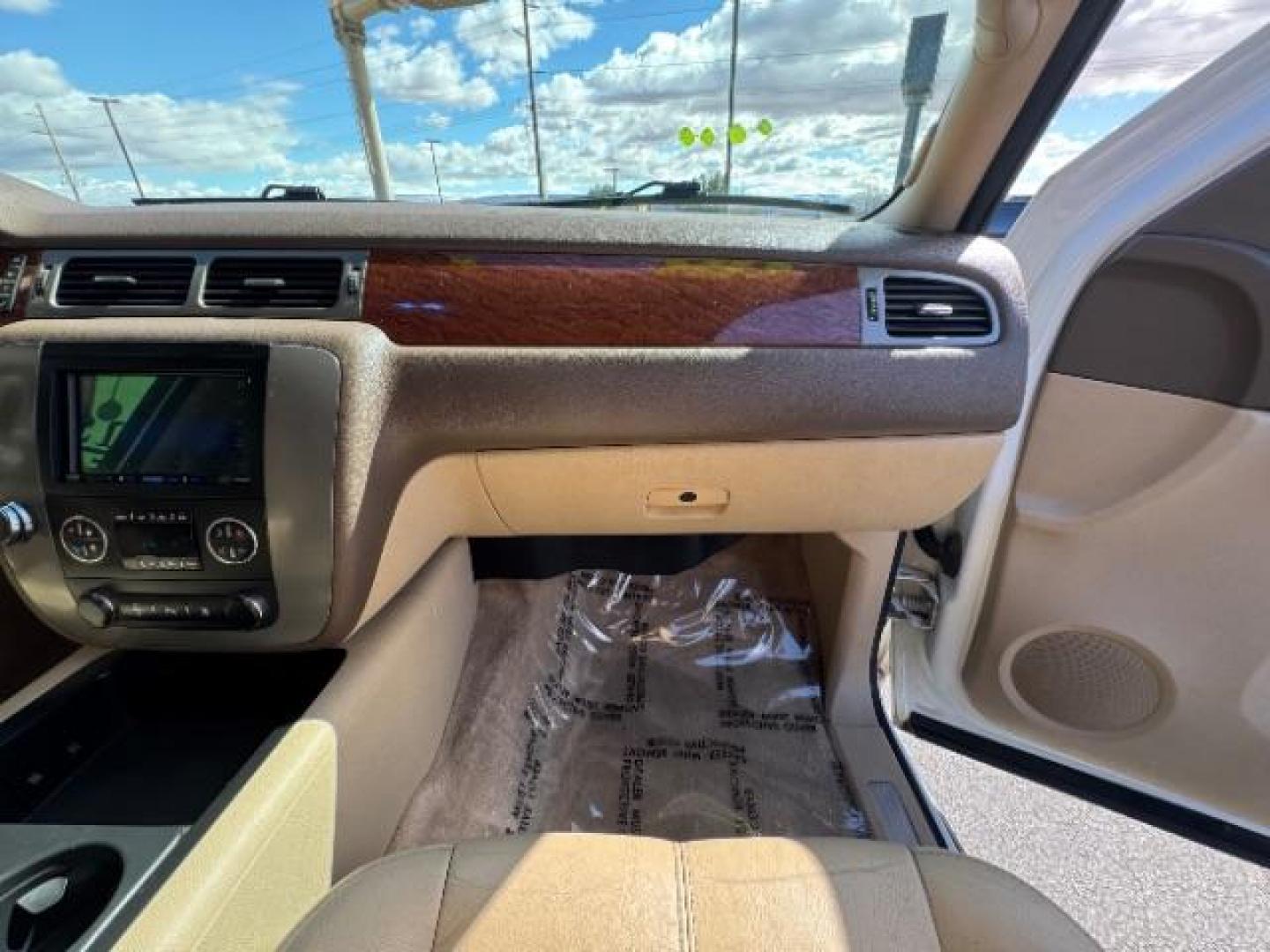 2008 White Diamond Tricoat /Ebony Cloth Interior GMC Yukon SLE-1 4WD (1GKFK13018J) with an 5.3L V8 OHV 16V FFV engine, 6-Speed Automatic transmission, located at 1865 East Red Hills Pkwy, St. George, 84770, (435) 628-0023, 37.120850, -113.543640 - Photo#24