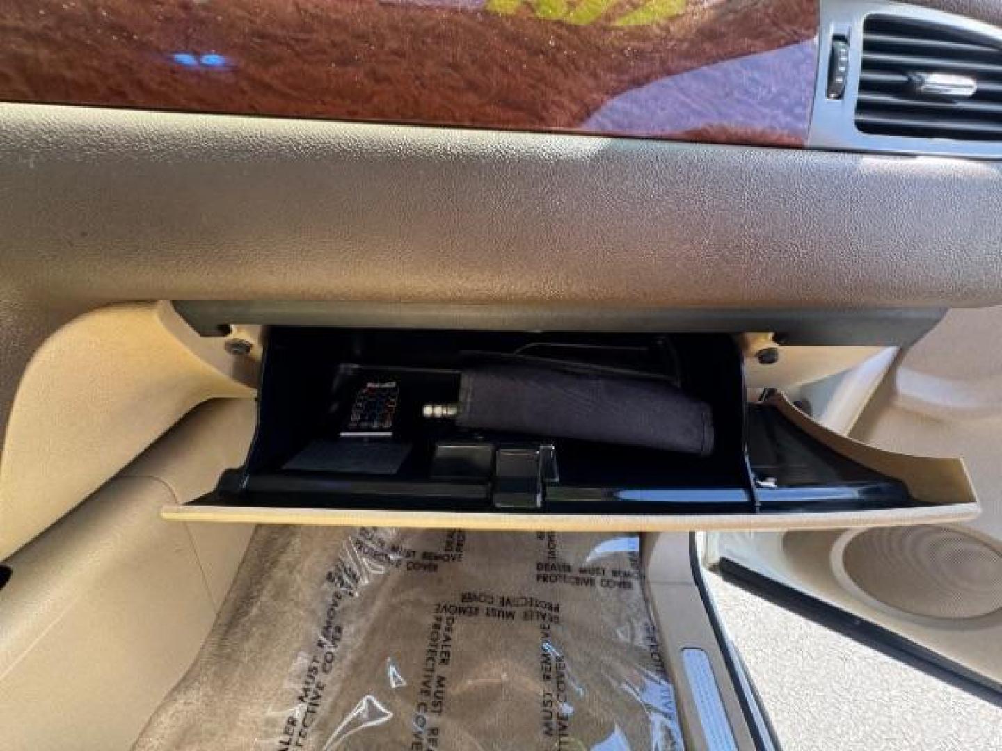 2008 White Diamond Tricoat /Ebony Cloth Interior GMC Yukon SLE-1 4WD (1GKFK13018J) with an 5.3L V8 OHV 16V FFV engine, 6-Speed Automatic transmission, located at 1865 East Red Hills Pkwy, St. George, 84770, (435) 628-0023, 37.120850, -113.543640 - Photo#25