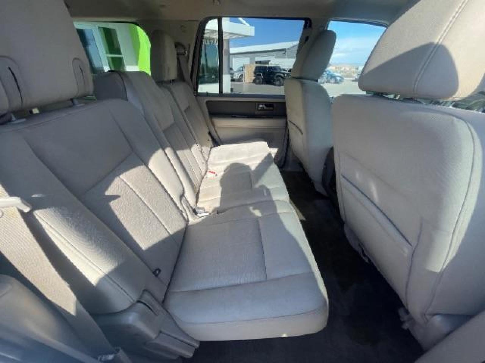 2013 White Ford Expedition XL 4WD (1FMJU1G54DE) with an 5.4L V8 SOHC 16V FFV engine, 6-Speed Automatic transmission, located at 1865 East Red Hills Pkwy, St. George, 84770, (435) 628-0023, 37.120850, -113.543640 - Photo #24