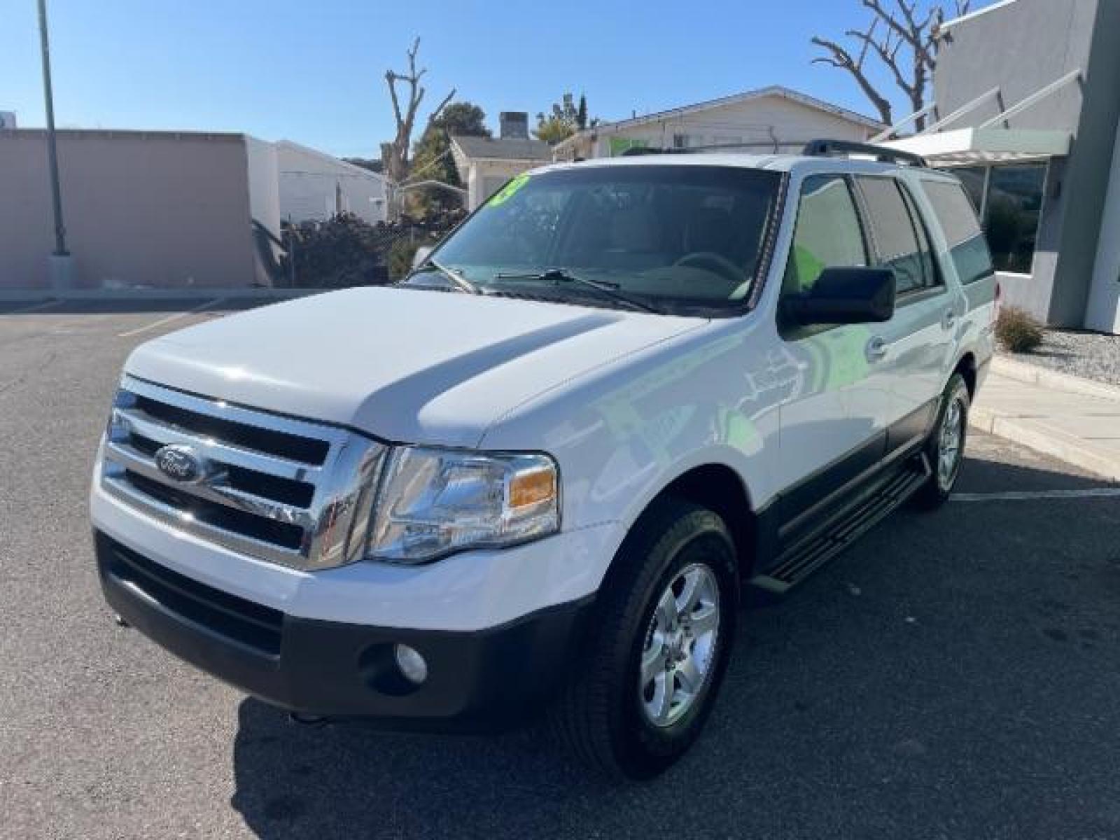 2013 White Ford Expedition XL 4WD (1FMJU1G54DE) with an 5.4L V8 SOHC 16V FFV engine, 6-Speed Automatic transmission, located at 1865 East Red Hills Pkwy, St. George, 84770, (435) 628-0023, 37.120850, -113.543640 - Photo #3