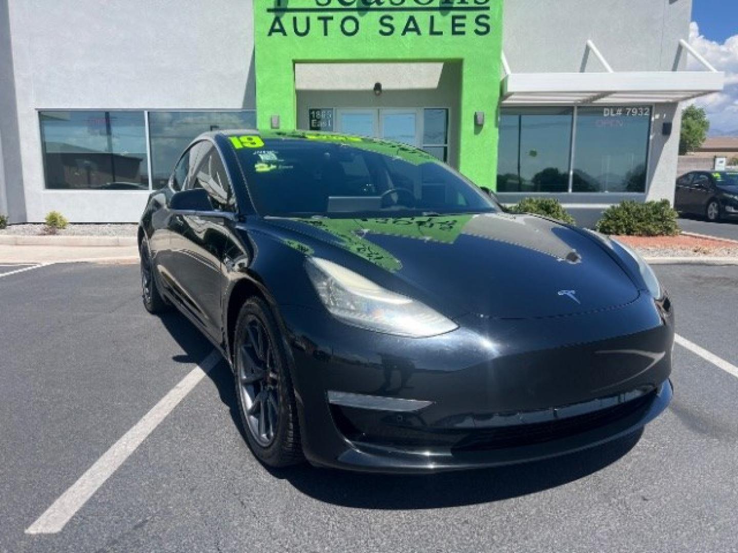 2019 Black /BLACK LEATHER Tesla Model 3 Long Range (5YJ3E1EB2KF) with an ELECTRIC engine, Electric transmission, located at 1865 East Red Hills Pkwy, St. George, 84770, (435) 628-0023, 37.120850, -113.543640 - Tesla Model 3 All Wheel Drive Long Range HW3 and 5 Seats, Great condition. Every Tesla we sell has had cabin air filter replaced, radiator cleaned, fluids topped AND comes with a mobile charging kit! Battery is healthy and gets 260 on full Charge.Recurrent Battery health report:Range Score: Good 8- Photo#0