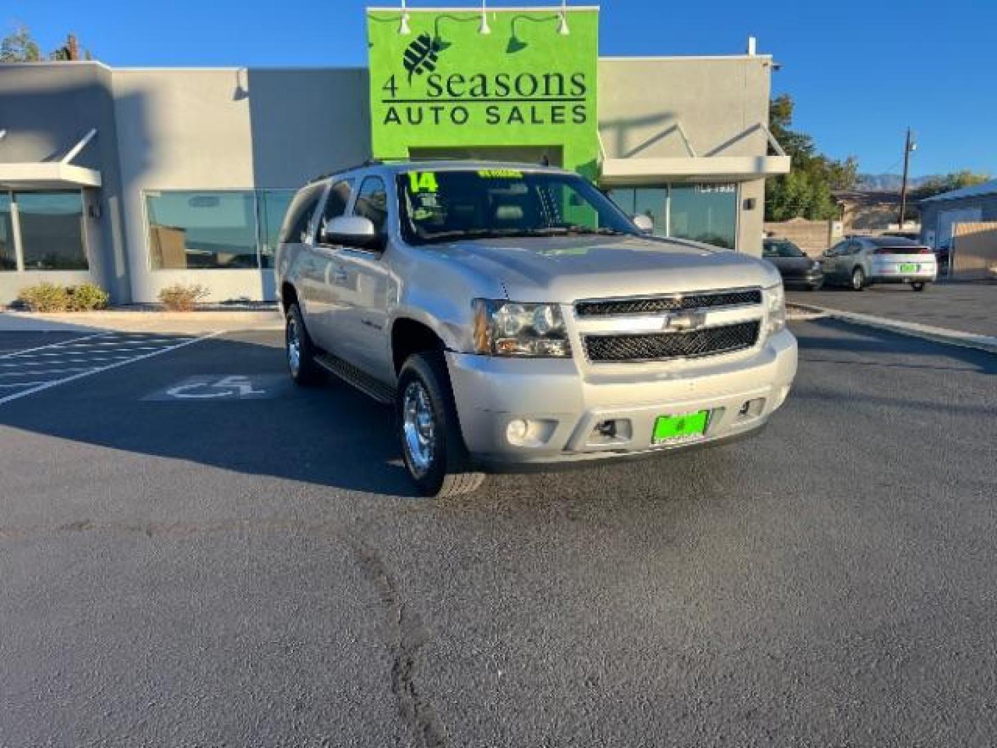 2014 Silver Ice Metallic /Ebony Chevrolet Suburban LT 1500 4WD (1GNSKJE73ER) with an 5.3L V8 OHV 16V FFV engine, 6-Speed Automatic transmission, located at 1865 East Red Hills Pkwy, St. George, 84770, (435) 628-0023, 37.120850, -113.543640 - Photo#0