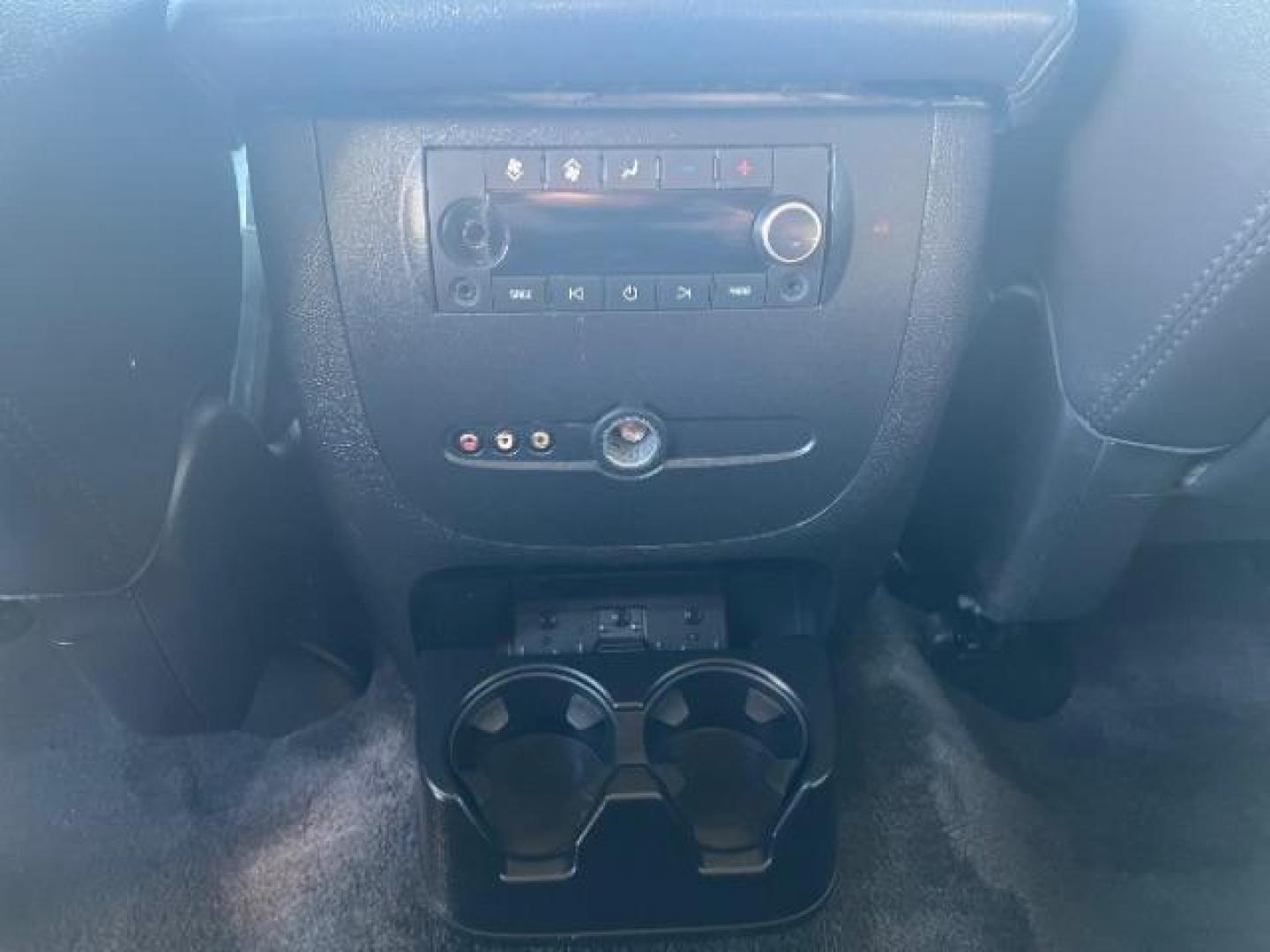 2014 Silver Ice Metallic /Ebony Chevrolet Suburban LT 1500 4WD (1GNSKJE73ER) with an 5.3L V8 OHV 16V FFV engine, 6-Speed Automatic transmission, located at 1865 East Red Hills Pkwy, St. George, 84770, (435) 628-0023, 37.120850, -113.543640 - Photo#20