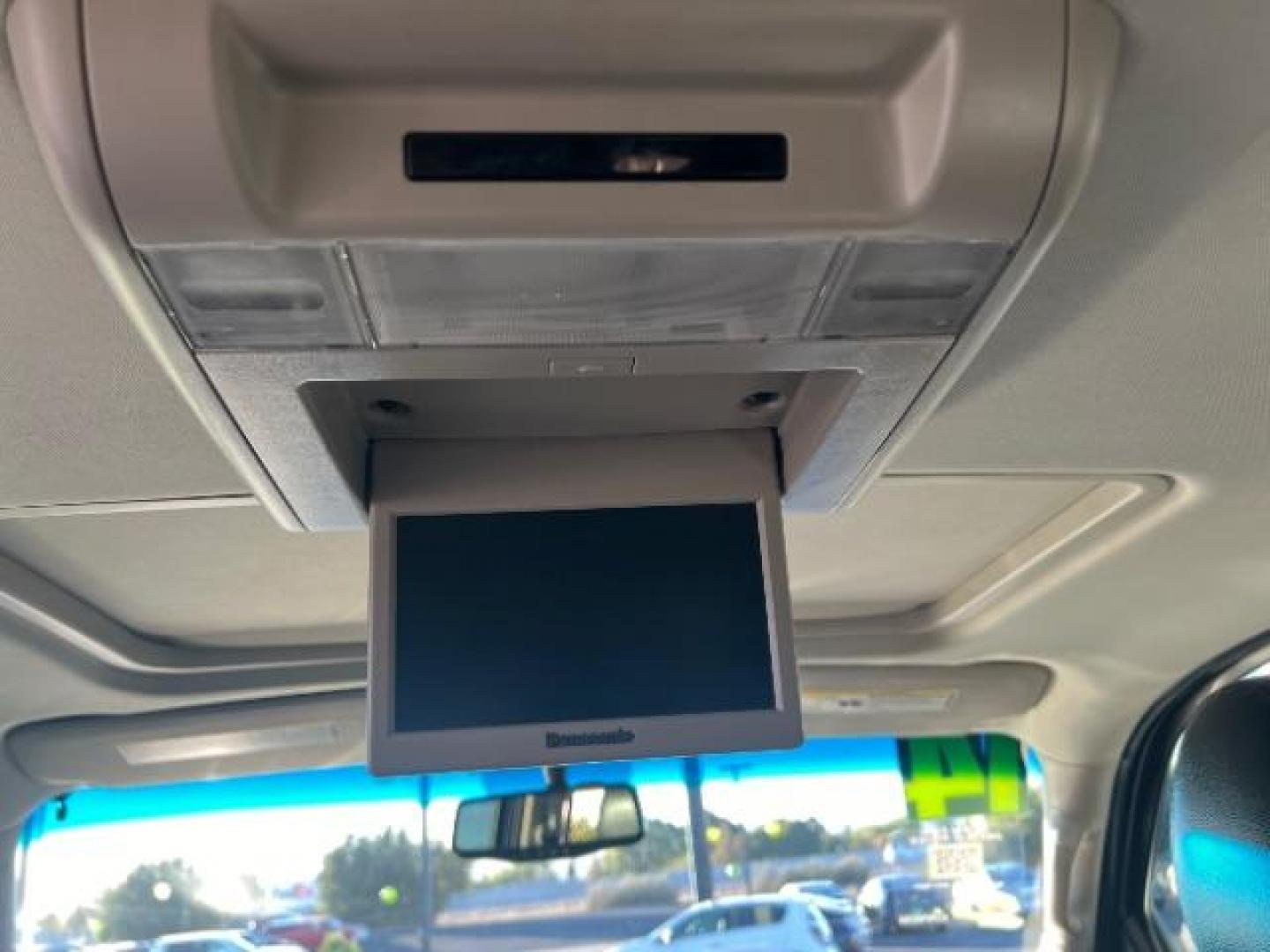 2014 Silver Ice Metallic /Ebony Chevrolet Suburban LT 1500 4WD (1GNSKJE73ER) with an 5.3L V8 OHV 16V FFV engine, 6-Speed Automatic transmission, located at 1865 East Red Hills Pkwy, St. George, 84770, (435) 628-0023, 37.120850, -113.543640 - Photo#24