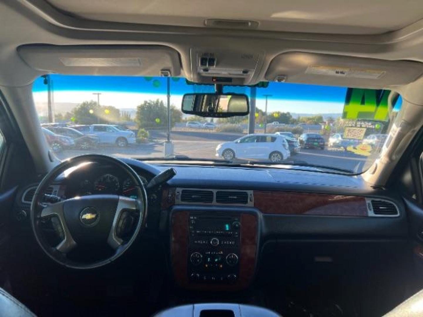 2014 Silver Ice Metallic /Ebony Chevrolet Suburban LT 1500 4WD (1GNSKJE73ER) with an 5.3L V8 OHV 16V FFV engine, 6-Speed Automatic transmission, located at 1865 East Red Hills Pkwy, St. George, 84770, (435) 628-0023, 37.120850, -113.543640 - Photo#25