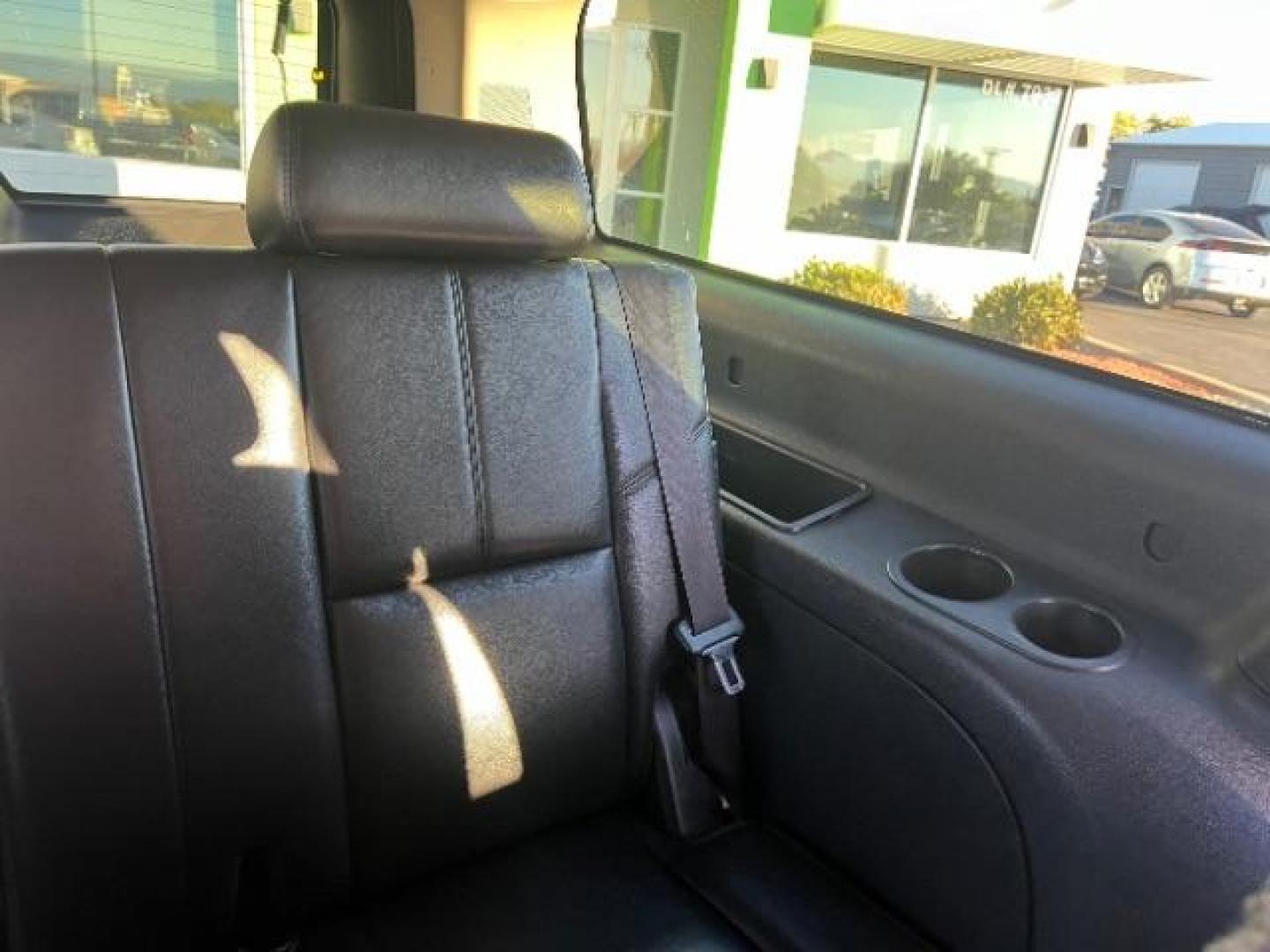 2014 Silver Ice Metallic /Ebony Chevrolet Suburban LT 1500 4WD (1GNSKJE73ER) with an 5.3L V8 OHV 16V FFV engine, 6-Speed Automatic transmission, located at 1865 East Red Hills Pkwy, St. George, 84770, (435) 628-0023, 37.120850, -113.543640 - Photo#26
