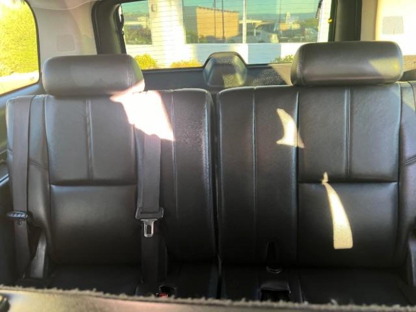 2014 Silver Ice Metallic /Ebony Chevrolet Suburban LT 1500 4WD (1GNSKJE73ER) with an 5.3L V8 OHV 16V FFV engine, 6-Speed Automatic transmission, located at 1865 East Red Hills Pkwy, St. George, 84770, (435) 628-0023, 37.120850, -113.543640 - Photo#28