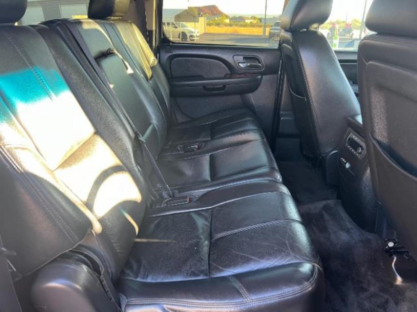 2014 Silver Ice Metallic /Ebony Chevrolet Suburban LT 1500 4WD (1GNSKJE73ER) with an 5.3L V8 OHV 16V FFV engine, 6-Speed Automatic transmission, located at 1865 East Red Hills Pkwy, St. George, 84770, (435) 628-0023, 37.120850, -113.543640 - Photo#32