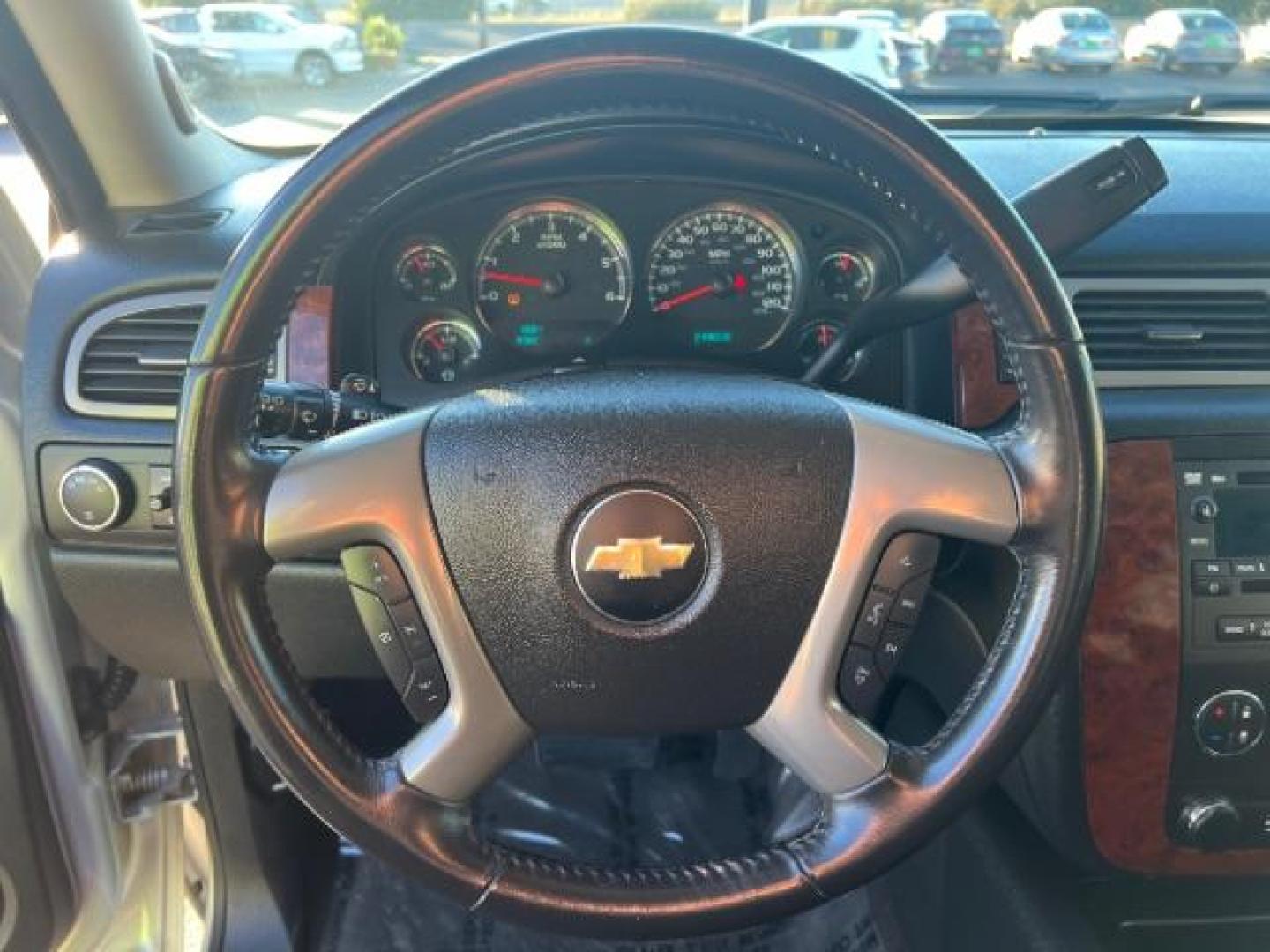 2014 Silver Ice Metallic /Ebony Chevrolet Suburban LT 1500 4WD (1GNSKJE73ER) with an 5.3L V8 OHV 16V FFV engine, 6-Speed Automatic transmission, located at 1865 East Red Hills Pkwy, St. George, 84770, (435) 628-0023, 37.120850, -113.543640 - Photo#15