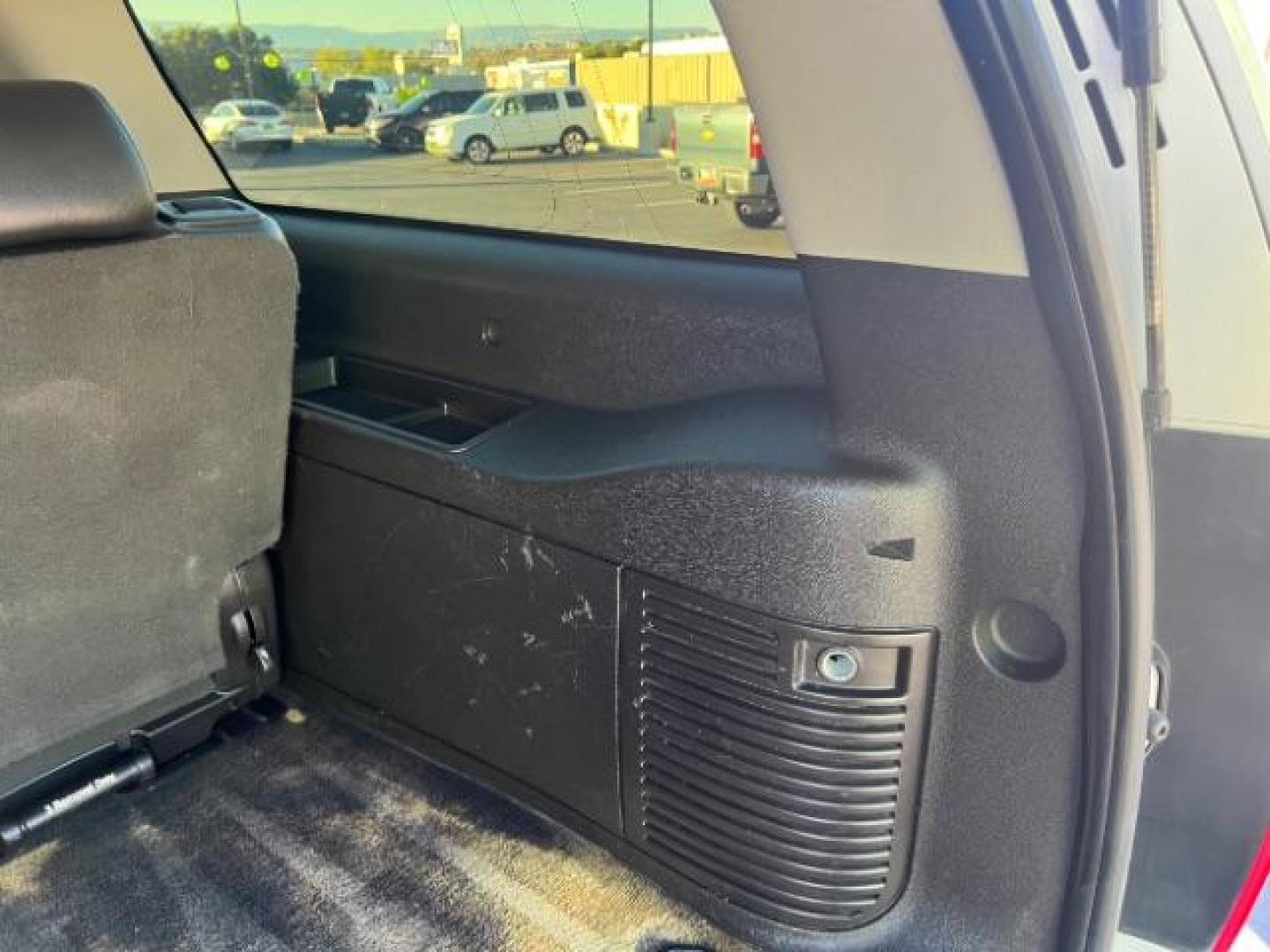 2014 Silver Ice Metallic /Ebony Chevrolet Suburban LT 1500 4WD (1GNSKJE73ER) with an 5.3L V8 OHV 16V FFV engine, 6-Speed Automatic transmission, located at 1865 East Red Hills Pkwy, St. George, 84770, (435) 628-0023, 37.120850, -113.543640 - Photo#30