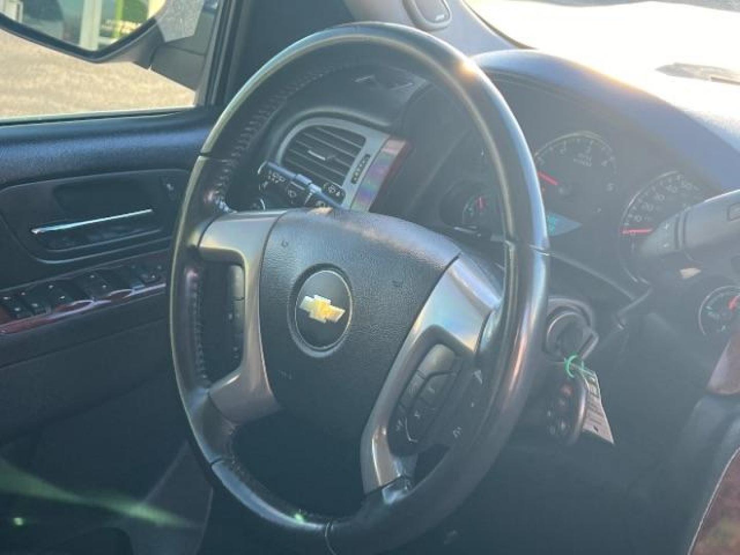 2014 Silver Ice Metallic /Ebony Chevrolet Suburban LT 1500 4WD (1GNSKJE73ER) with an 5.3L V8 OHV 16V FFV engine, 6-Speed Automatic transmission, located at 1865 East Red Hills Pkwy, St. George, 84770, (435) 628-0023, 37.120850, -113.543640 - Photo#38