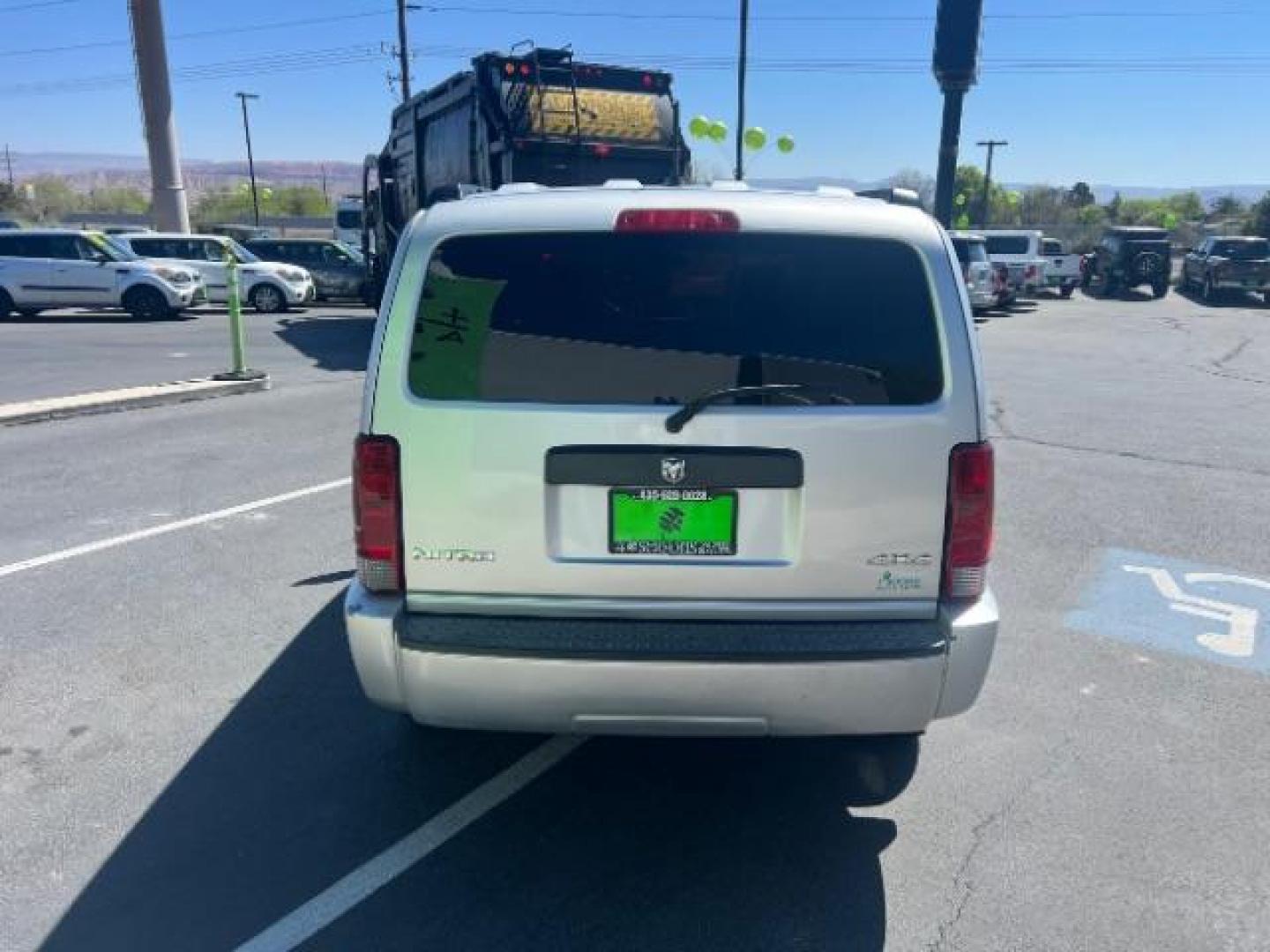 2008 Bright Silver Metallic /Dark Khaki Cloth Seats Dodge Nitro SXT 4WD (1D8GU28K28W) with an 3.7L V6 SOHC 12V engine, 4-Speed Automatic transmission, located at 1865 East Red Hills Pkwy, St. George, 84770, (435) 628-0023, 37.120850, -113.543640 - 2008 Dodge Nitro SXT 4WD - Rugged Power at an Unbeatable Price! Built tough and loaded with features, this Bright Silver Metallic Dodge Nitro SXT 4WD is ready for whatever the road throws at you. Whether you are tackling back roads or handling daily commutes, this capable SUV delivers serious capab- Photo#5