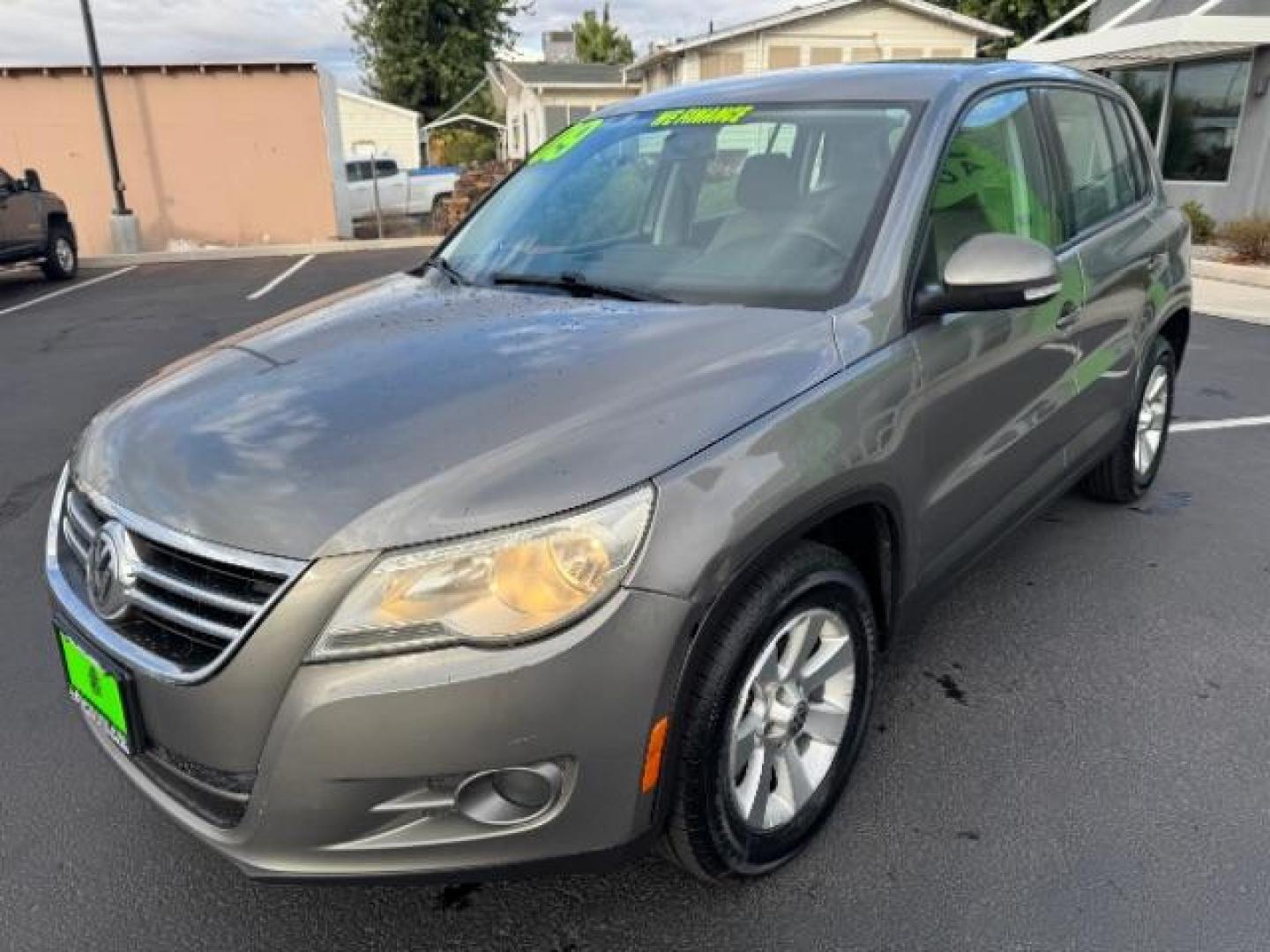 2009 Reflex Silver Metallic /Charcoal Cloth Inter Volkswagen Tiguan SE (WVGAV75N39W) with an 2.0L L4 DOHC 16V TUR engine, 6-Speed Automatic transmission, located at 1865 East Red Hills Pkwy, St. George, 84770, (435) 628-0023, 37.120850, -113.543640 - We specialize in helping ALL people get the best financing available. No matter your credit score, good, bad or none we can get you an amazing rate. Had a bankruptcy, divorce, or repossessions? We give you the green light to get your credit back on the road. Low down and affordable payments that fit - Photo#3