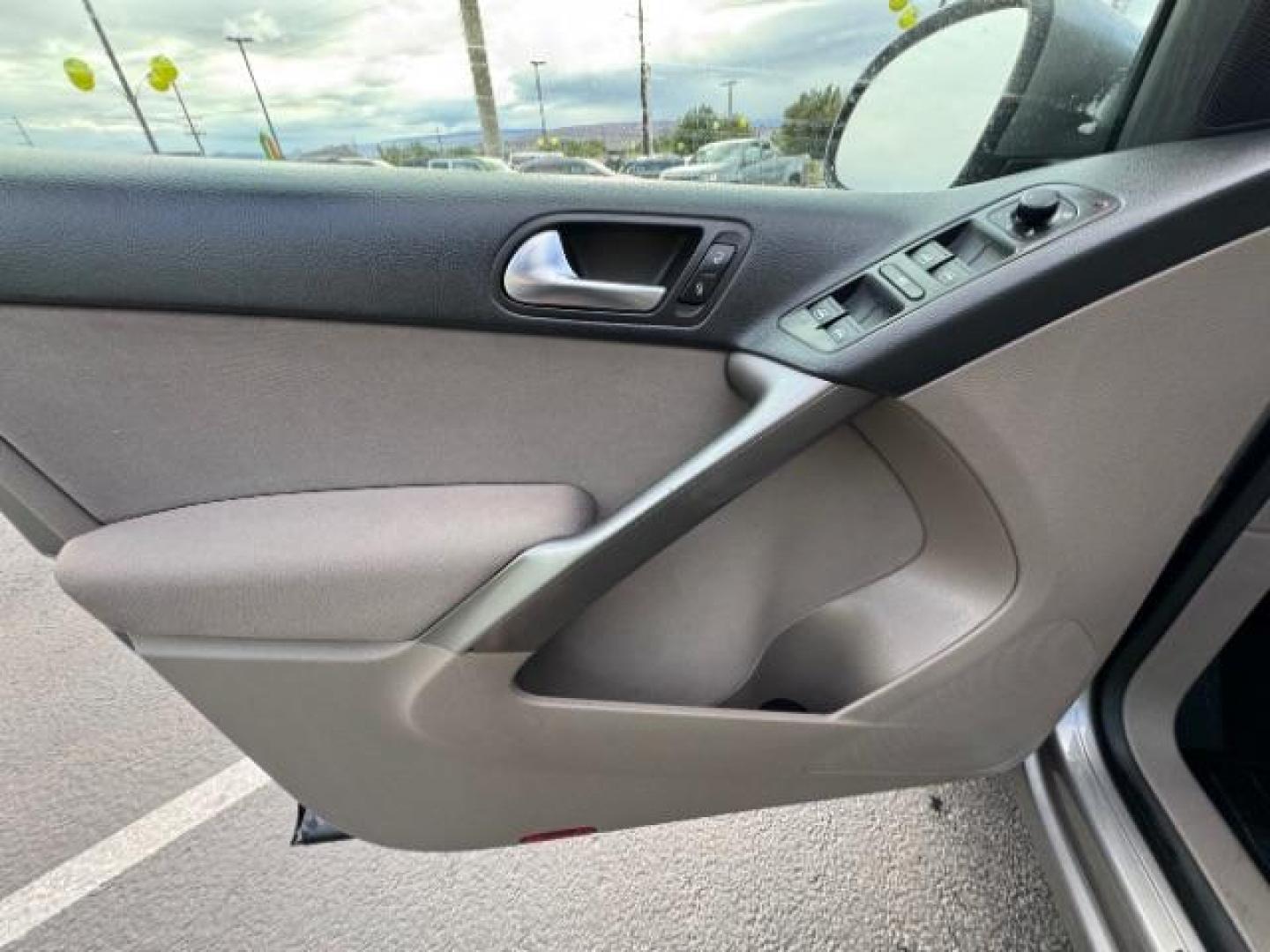 2009 Reflex Silver Metallic /Charcoal Cloth Inter Volkswagen Tiguan SE (WVGAV75N39W) with an 2.0L L4 DOHC 16V TUR engine, 6-Speed Automatic transmission, located at 1865 East Red Hills Pkwy, St. George, 84770, (435) 628-0023, 37.120850, -113.543640 - We specialize in helping ALL people get the best financing available. No matter your credit score, good, bad or none we can get you an amazing rate. Had a bankruptcy, divorce, or repossessions? We give you the green light to get your credit back on the road. Low down and affordable payments that fit - Photo#17