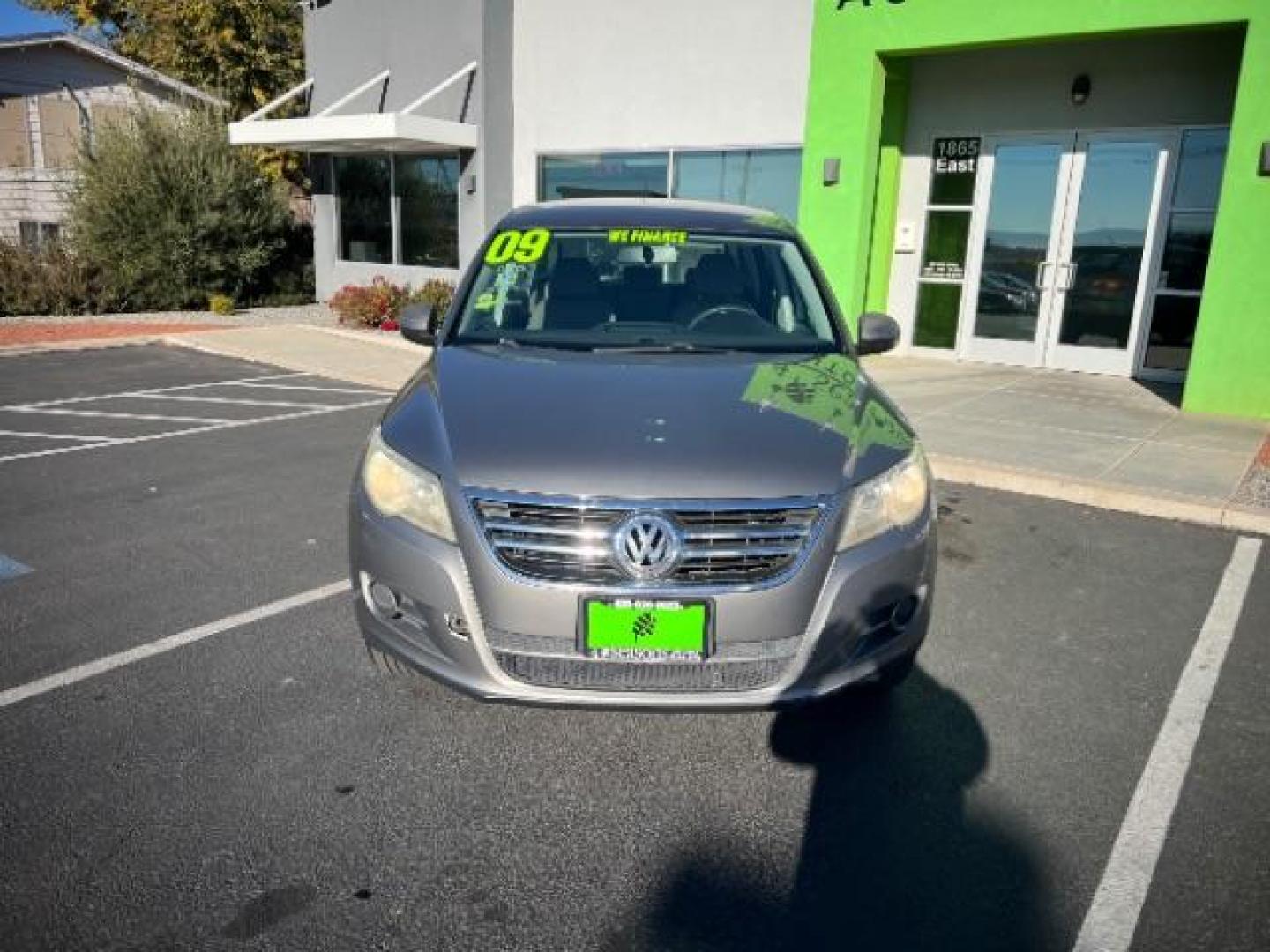 2009 Alpine Gray /Charcoal Cloth Interior Volkswagen Tiguan SE (WVGAV75N39W) with an 2.0L L4 DOHC 16V TUR engine, 6-Speed Automatic transmission, located at 1865 East Red Hills Pkwy, St. George, 84770, (435) 628-0023, 37.120850, -113.543640 - We specialize in helping ALL people get the best financing available. No matter your credit score, good, bad or none we can get you an amazing rate. Had a bankruptcy, divorce, or repossessions? We give you the green light to get your credit back on the road. Low down and affordable payments that fit - Photo#1