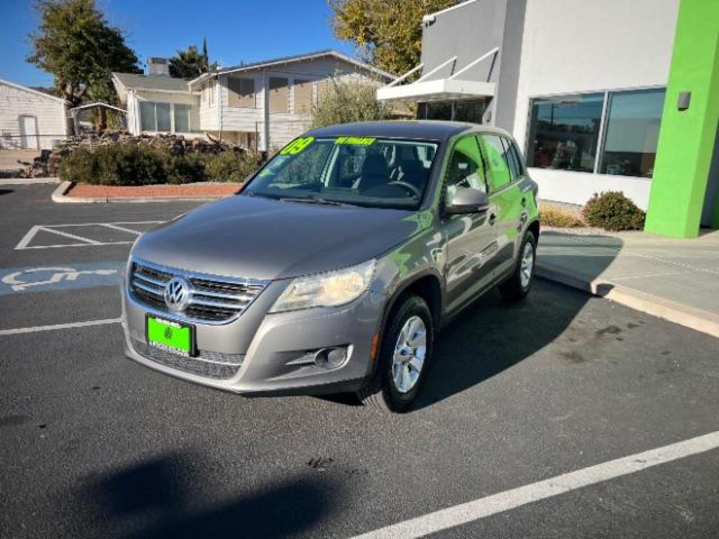 2009 Alpine Gray /Charcoal Cloth Interior Volkswagen Tiguan SE (WVGAV75N39W) with an 2.0L L4 DOHC 16V TUR engine, 6-Speed Automatic transmission, located at 1865 East Red Hills Pkwy, St. George, 84770, (435) 628-0023, 37.120850, -113.543640 - We specialize in helping ALL people get the best financing available. No matter your credit score, good, bad or none we can get you an amazing rate. Had a bankruptcy, divorce, or repossessions? We give you the green light to get your credit back on the road. Low down and affordable payments that fit - Photo#2