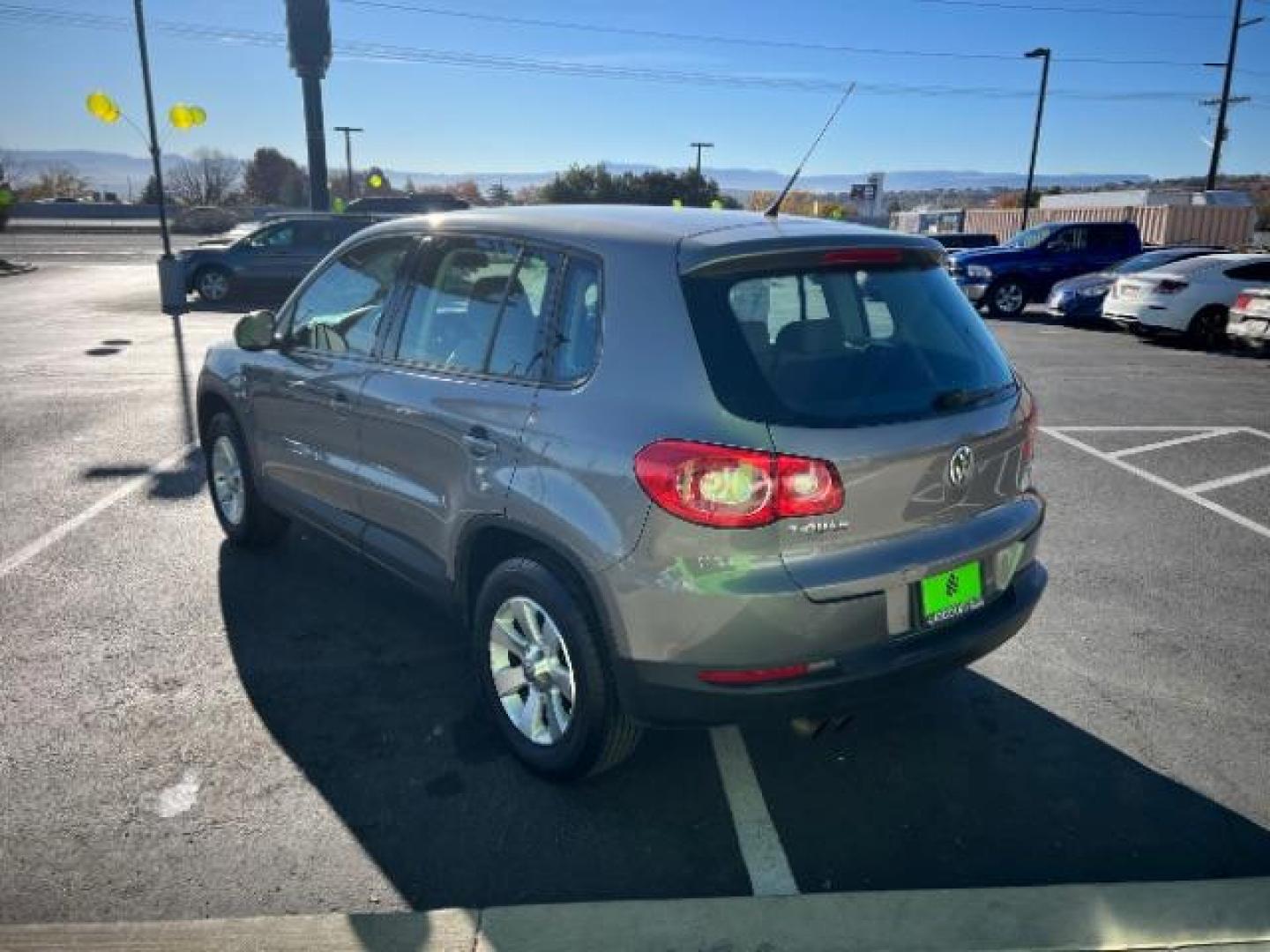 2009 Alpine Gray /Charcoal Cloth Interior Volkswagen Tiguan SE (WVGAV75N39W) with an 2.0L L4 DOHC 16V TUR engine, 6-Speed Automatic transmission, located at 1865 East Red Hills Pkwy, St. George, 84770, (435) 628-0023, 37.120850, -113.543640 - We specialize in helping ALL people get the best financing available. No matter your credit score, good, bad or none we can get you an amazing rate. Had a bankruptcy, divorce, or repossessions? We give you the green light to get your credit back on the road. Low down and affordable payments that fit - Photo#4
