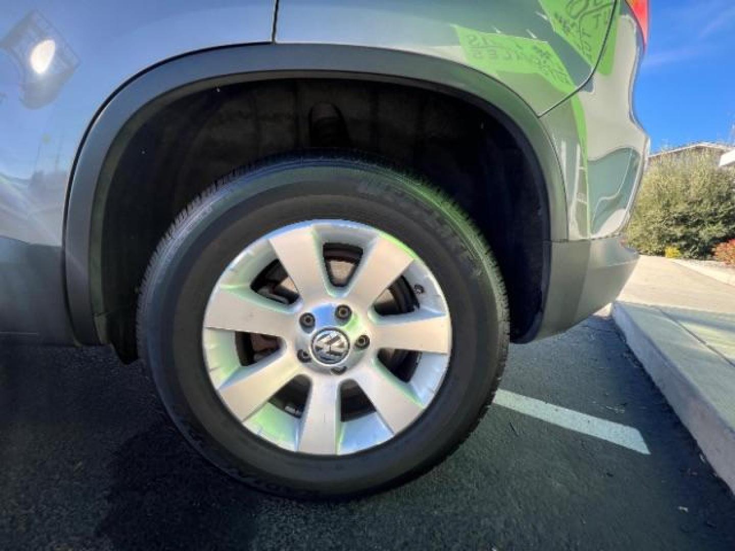2009 Alpine Gray /Charcoal Cloth Interior Volkswagen Tiguan SE (WVGAV75N39W) with an 2.0L L4 DOHC 16V TUR engine, 6-Speed Automatic transmission, located at 1865 East Red Hills Pkwy, St. George, 84770, (435) 628-0023, 37.120850, -113.543640 - We specialize in helping ALL people get the best financing available. No matter your credit score, good, bad or none we can get you an amazing rate. Had a bankruptcy, divorce, or repossessions? We give you the green light to get your credit back on the road. Low down and affordable payments that fit - Photo#11