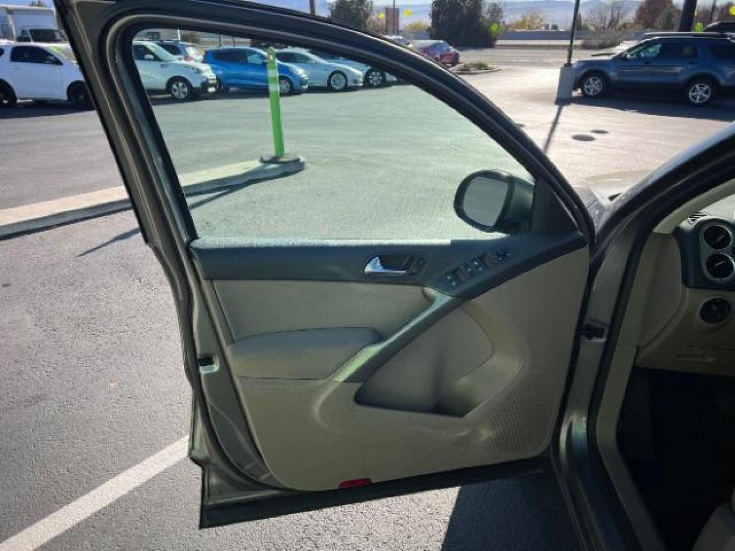 2009 Alpine Gray /Charcoal Cloth Interior Volkswagen Tiguan SE (WVGAV75N39W) with an 2.0L L4 DOHC 16V TUR engine, 6-Speed Automatic transmission, located at 1865 East Red Hills Pkwy, St. George, 84770, (435) 628-0023, 37.120850, -113.543640 - We specialize in helping ALL people get the best financing available. No matter your credit score, good, bad or none we can get you an amazing rate. Had a bankruptcy, divorce, or repossessions? We give you the green light to get your credit back on the road. Low down and affordable payments that fit - Photo#12