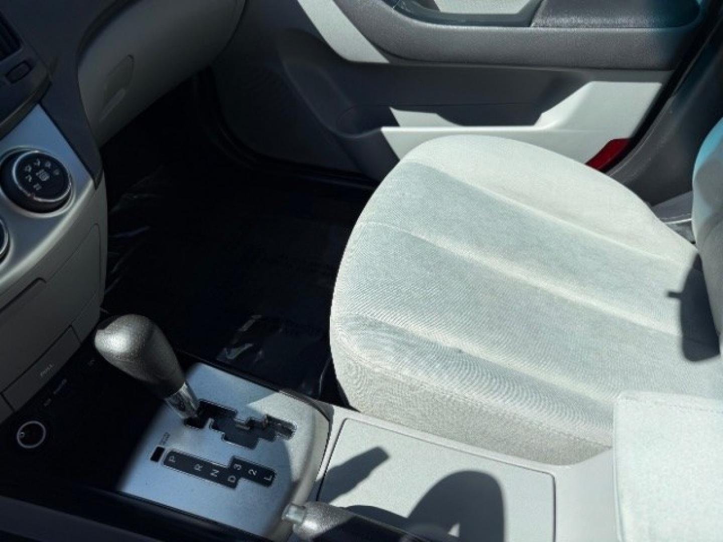2010 Ebony Black /Gray Cloth Interior Hyundai Elantra SE (KMHDU4AD3AU) with an 2.0L L4 DOHC 16V engine, 4-Speed Automatic transmission, located at 940 North Main Street, Cedar City, UT, 84720, (435) 628-0023, 37.692936, -113.061897- Photo#18