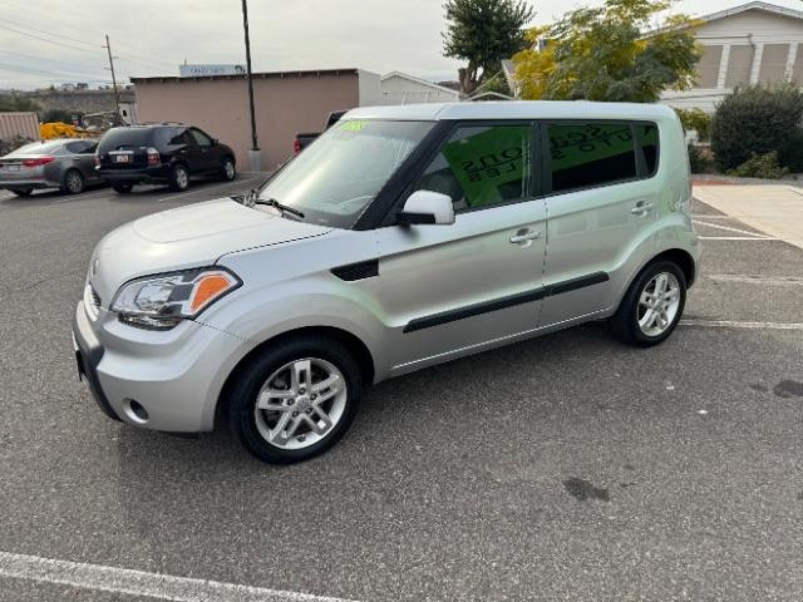 2011 Bright Silver Metall /Black Cloth Interior Kia Soul + (KNDJT2A22B7) with an 2.0L L4 DOHC 16V engine, 5-Speed Manual transmission, located at 1865 East Red Hills Pkwy, St. George, 84770, (435) 628-0023, 37.120850, -113.543640 - Photo #4