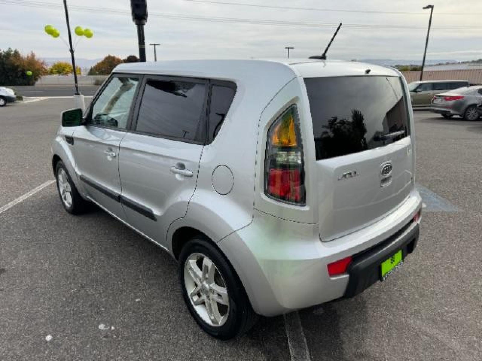 2011 Bright Silver Metall /Black Cloth Interior Kia Soul + (KNDJT2A22B7) with an 2.0L L4 DOHC 16V engine, 5-Speed Manual transmission, located at 1865 East Red Hills Pkwy, St. George, 84770, (435) 628-0023, 37.120850, -113.543640 - Photo #6