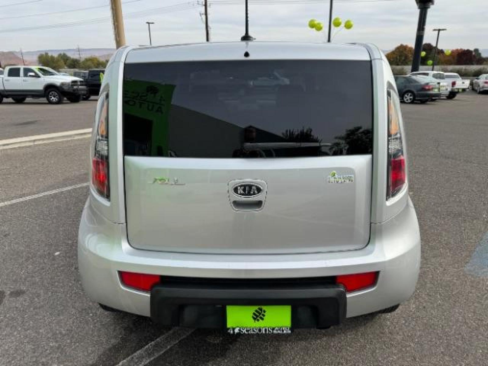 2011 Bright Silver Metall /Black Cloth Interior Kia Soul + (KNDJT2A22B7) with an 2.0L L4 DOHC 16V engine, 5-Speed Manual transmission, located at 1865 East Red Hills Pkwy, St. George, 84770, (435) 628-0023, 37.120850, -113.543640 - Photo #7