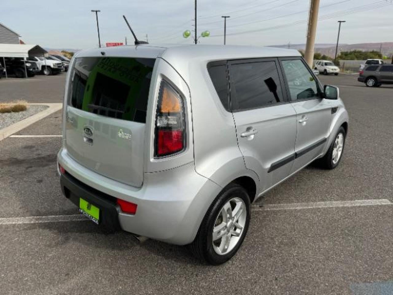 2011 Bright Silver Metall /Black Cloth Interior Kia Soul + (KNDJT2A22B7) with an 2.0L L4 DOHC 16V engine, 5-Speed Manual transmission, located at 1865 East Red Hills Pkwy, St. George, 84770, (435) 628-0023, 37.120850, -113.543640 - Photo #8