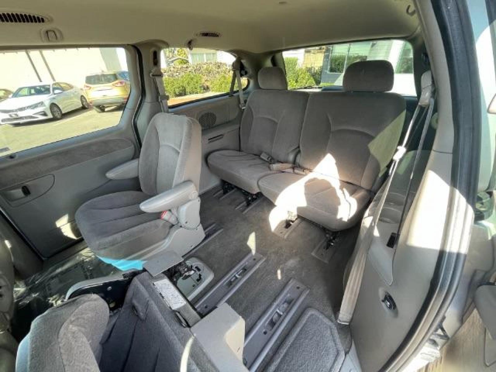 2001 Bright Silver Metallic Clearcoat Dodge Grand Caravan EX (2B4GP74L11R) with an 3.8L V6 OHV 12V engine, 4-Speed Automatic transmission, located at 1865 East Red Hills Pkwy, St. George, 84770, (435) 628-0023, 37.120850, -113.543640 - We specialize in helping ALL people get the best financing available. No matter your credit score, good, bad or none we can get you an amazing rate. Had a bankruptcy, divorce, or repossessions? We give you the green light to get your credit back on the road. Low down and affordable payments that fit - Photo #11