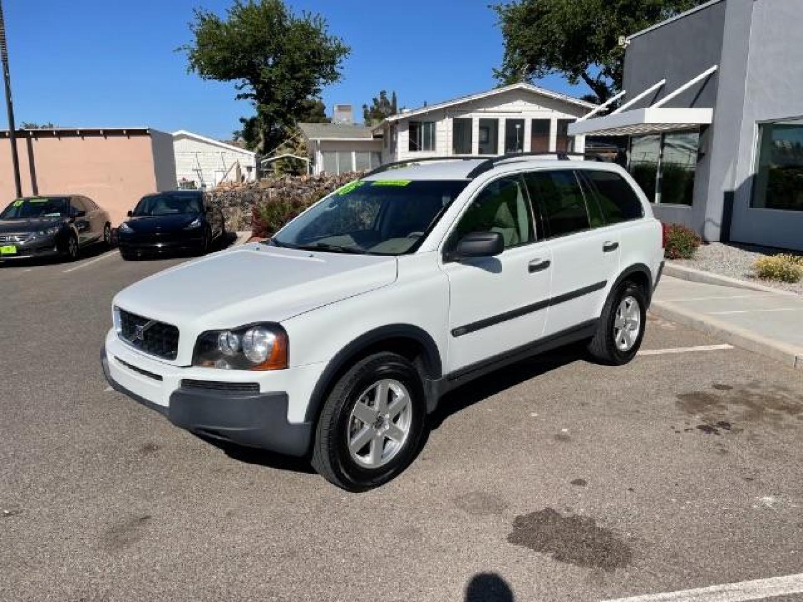 2006 Ice White /Graphite Cloth/Vinyl Volvo XC90 2.5T (YV4CN592961) with an 2.5L L5 DOHC 20V TUR engine, 5-Speed Automatic transmission, located at 1865 East Red Hills Pkwy, St. George, 84770, (435) 628-0023, 37.120850, -113.543640 - We specialize in helping ALL people get the best financing available. No matter your credit score, good, bad or none we can get you an amazing rate. Had a bankruptcy, divorce, or repossessions? We give you the green light to get your credit back on the road. Low down and affordable payments that fit - Photo #2