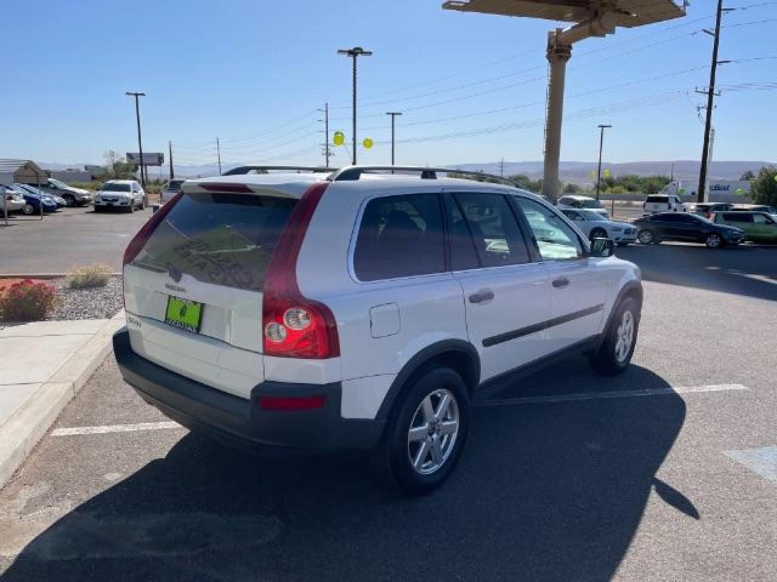 2006 Ice White /Graphite Cloth/Vinyl Volvo XC90 2.5T (YV4CN592961) with an 2.5L L5 DOHC 20V TUR engine, 5-Speed Automatic transmission, located at 1865 East Red Hills Pkwy, St. George, 84770, (435) 628-0023, 37.120850, -113.543640 - We specialize in helping ALL people get the best financing available. No matter your credit score, good, bad or none we can get you an amazing rate. Had a bankruptcy, divorce, or repossessions? We give you the green light to get your credit back on the road. Low down and affordable payments that fit - Photo #5