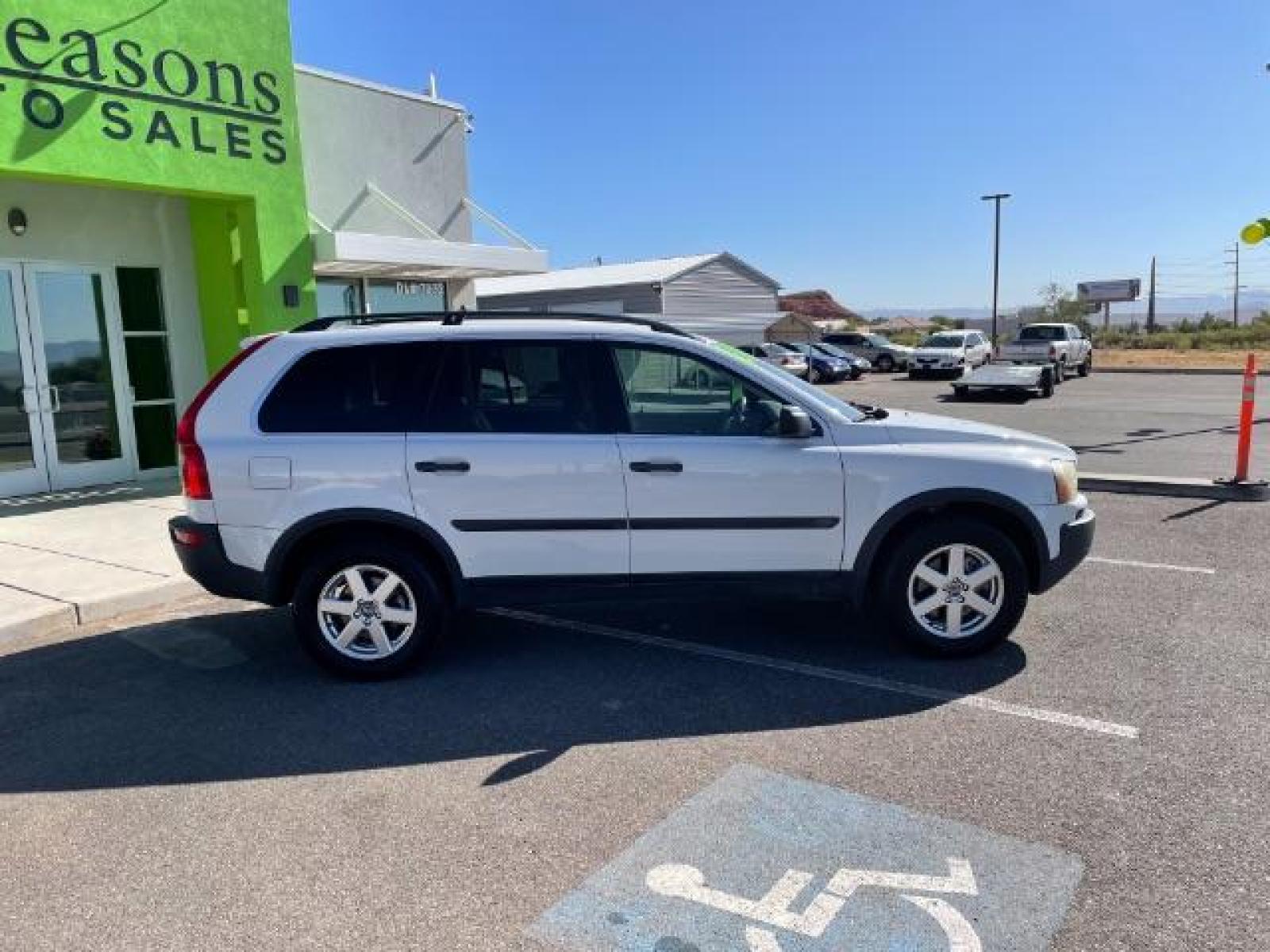 2006 Ice White /Graphite Cloth/Vinyl Volvo XC90 2.5T (YV4CN592961) with an 2.5L L5 DOHC 20V TUR engine, 5-Speed Automatic transmission, located at 1865 East Red Hills Pkwy, St. George, 84770, (435) 628-0023, 37.120850, -113.543640 - We specialize in helping ALL people get the best financing available. No matter your credit score, good, bad or none we can get you an amazing rate. Had a bankruptcy, divorce, or repossessions? We give you the green light to get your credit back on the road. Low down and affordable payments that fit - Photo #6