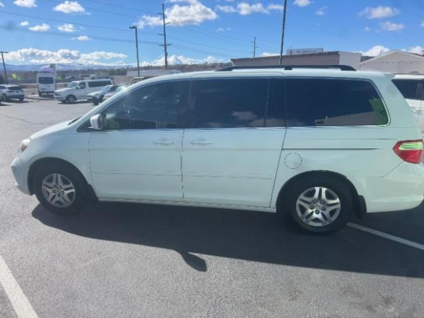 2007 Taffeta White /Ivory Leather Interior Honda Odyssey EX-L w/ DVD (5FNRL38717B) with an 3.5L V6 SOHC 24V engine, 5-Speed Automatic transmission, located at 1865 East Red Hills Pkwy, St. George, 84770, (435) 628-0023, 37.120850, -113.543640 - Photo#3