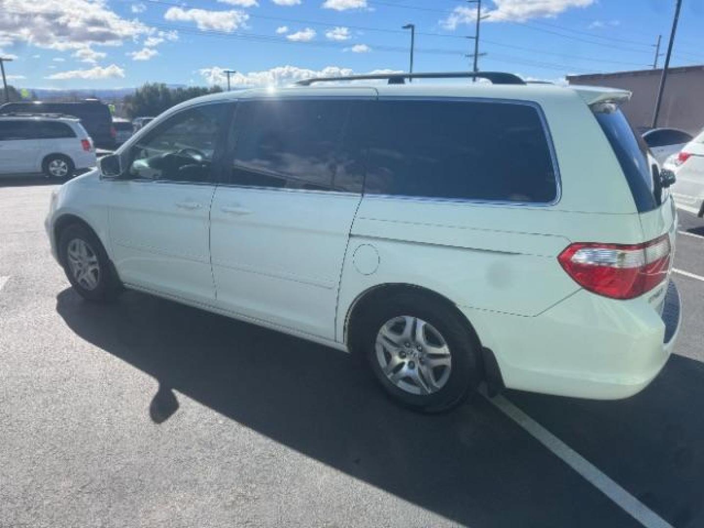 2007 Taffeta White /Ivory Leather Interior Honda Odyssey EX-L w/ DVD (5FNRL38717B) with an 3.5L V6 SOHC 24V engine, 5-Speed Automatic transmission, located at 1865 East Red Hills Pkwy, St. George, 84770, (435) 628-0023, 37.120850, -113.543640 - Photo#4