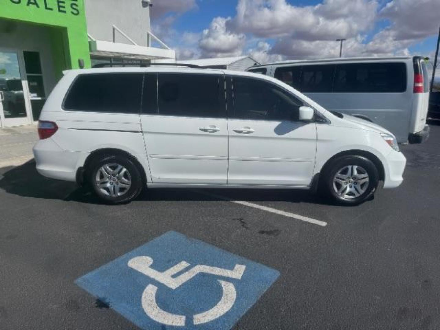 2007 Taffeta White /Ivory Leather Interior Honda Odyssey EX-L w/ DVD (5FNRL38717B) with an 3.5L V6 SOHC 24V engine, 5-Speed Automatic transmission, located at 1865 East Red Hills Pkwy, St. George, 84770, (435) 628-0023, 37.120850, -113.543640 - Photo#9